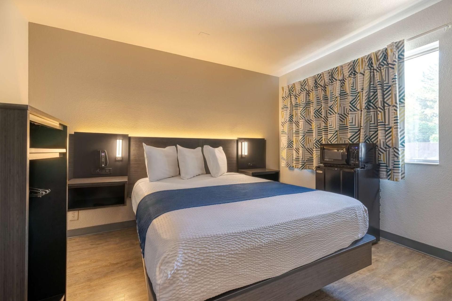 Motel 6 Twin Falls, ID Queen Room - Disability Access - Non-Smoking