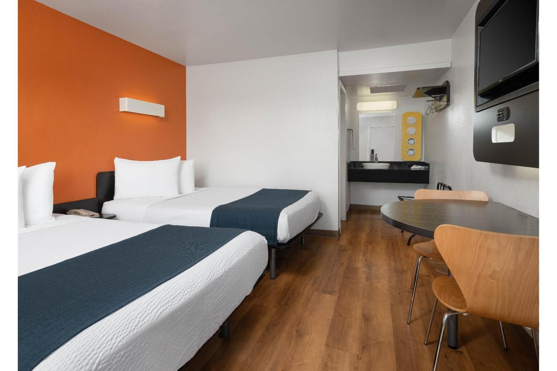 2 Full Beds | Mobility Accessible Tub Nsmk
