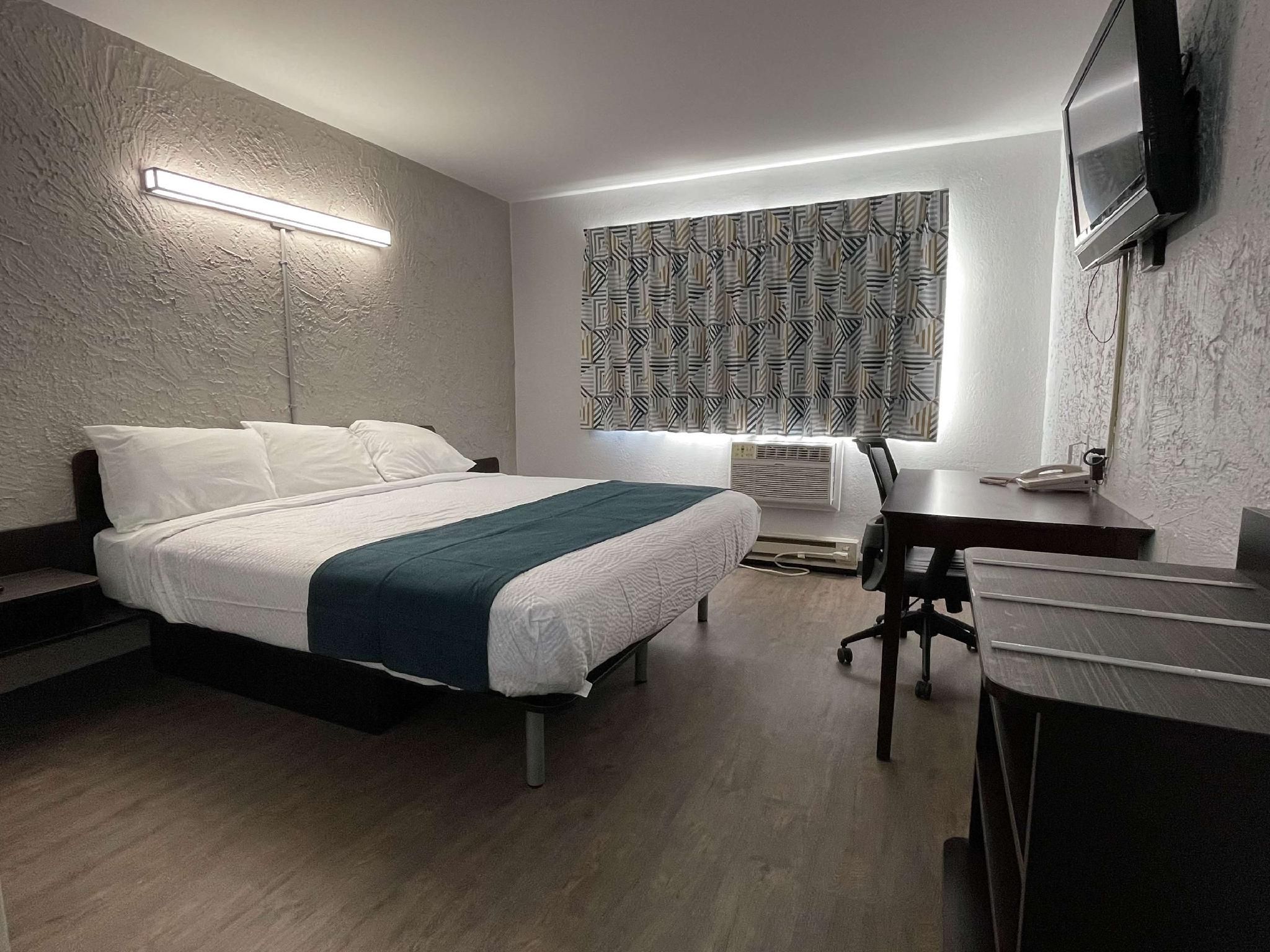 1 King Bed | Non-Smoking, Hot Tub
