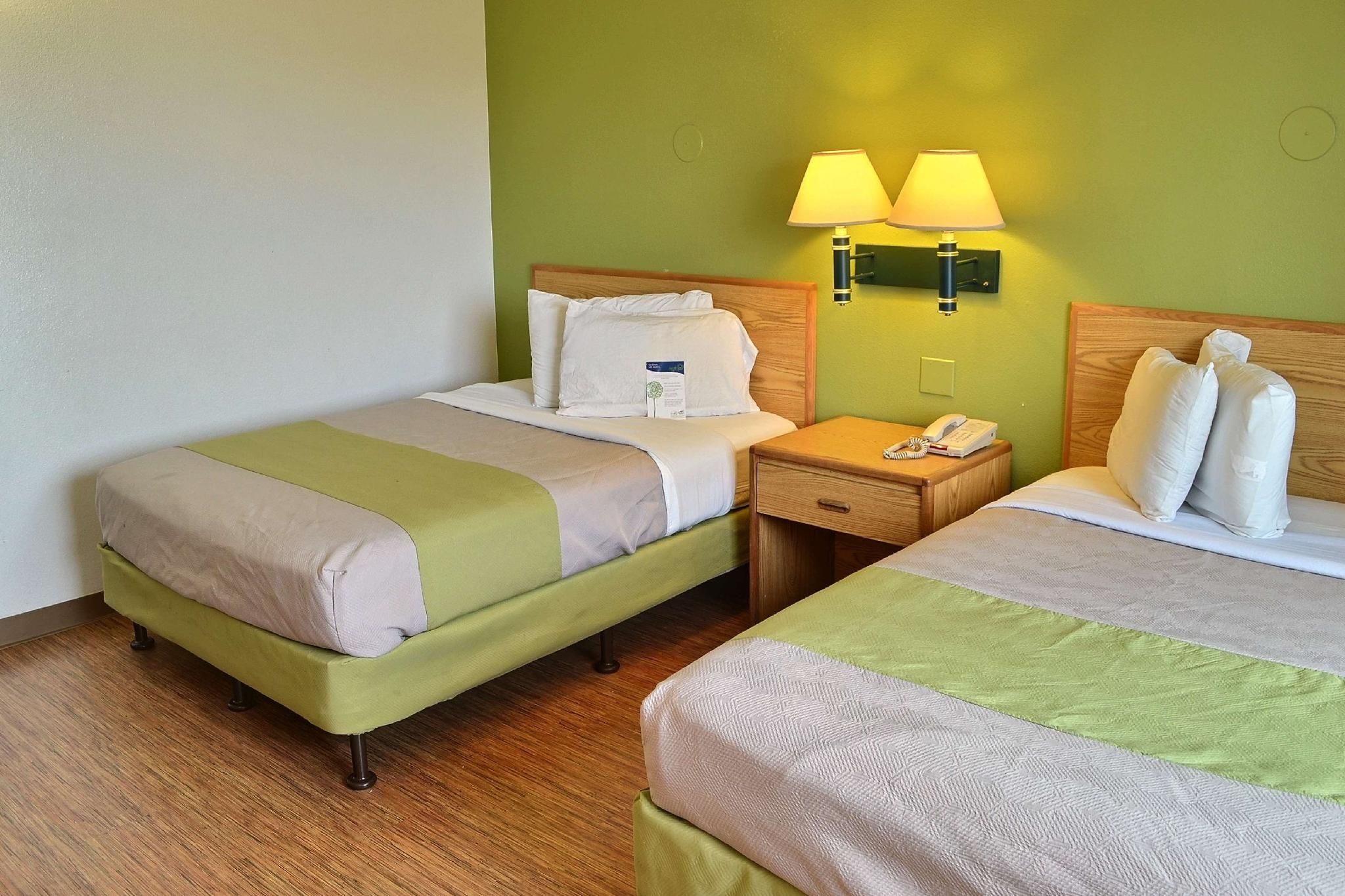 2 FULL BEDS | MICFRIDGE