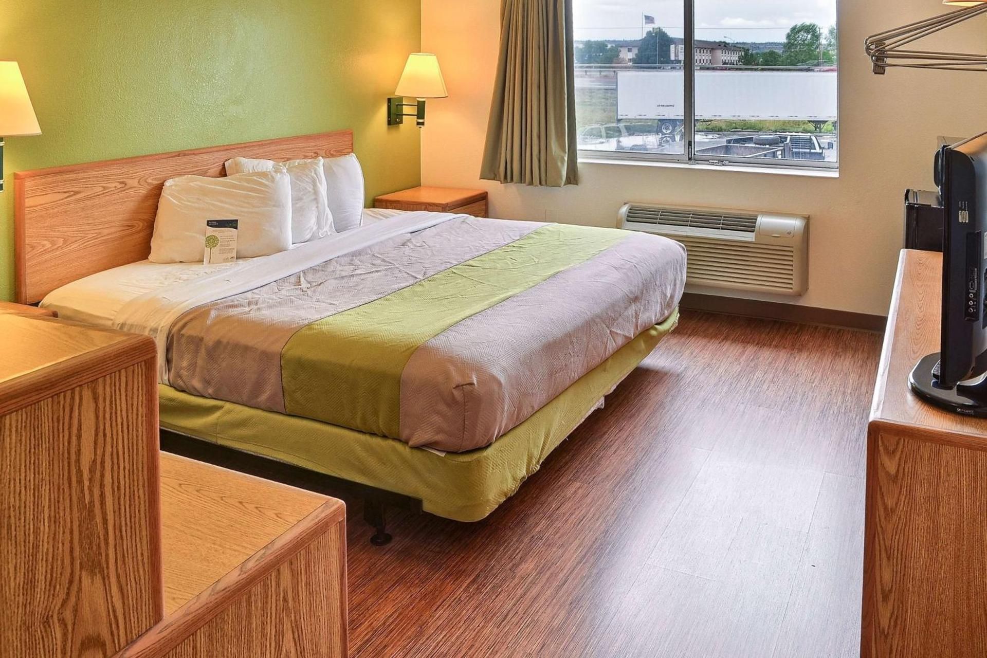 1 King Bed |