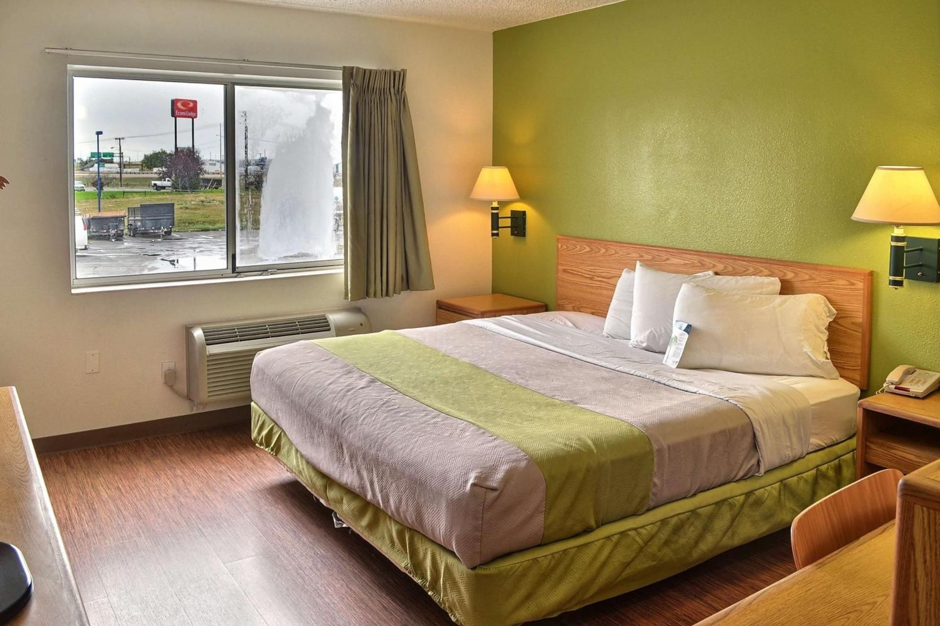 Deluxe King Room
