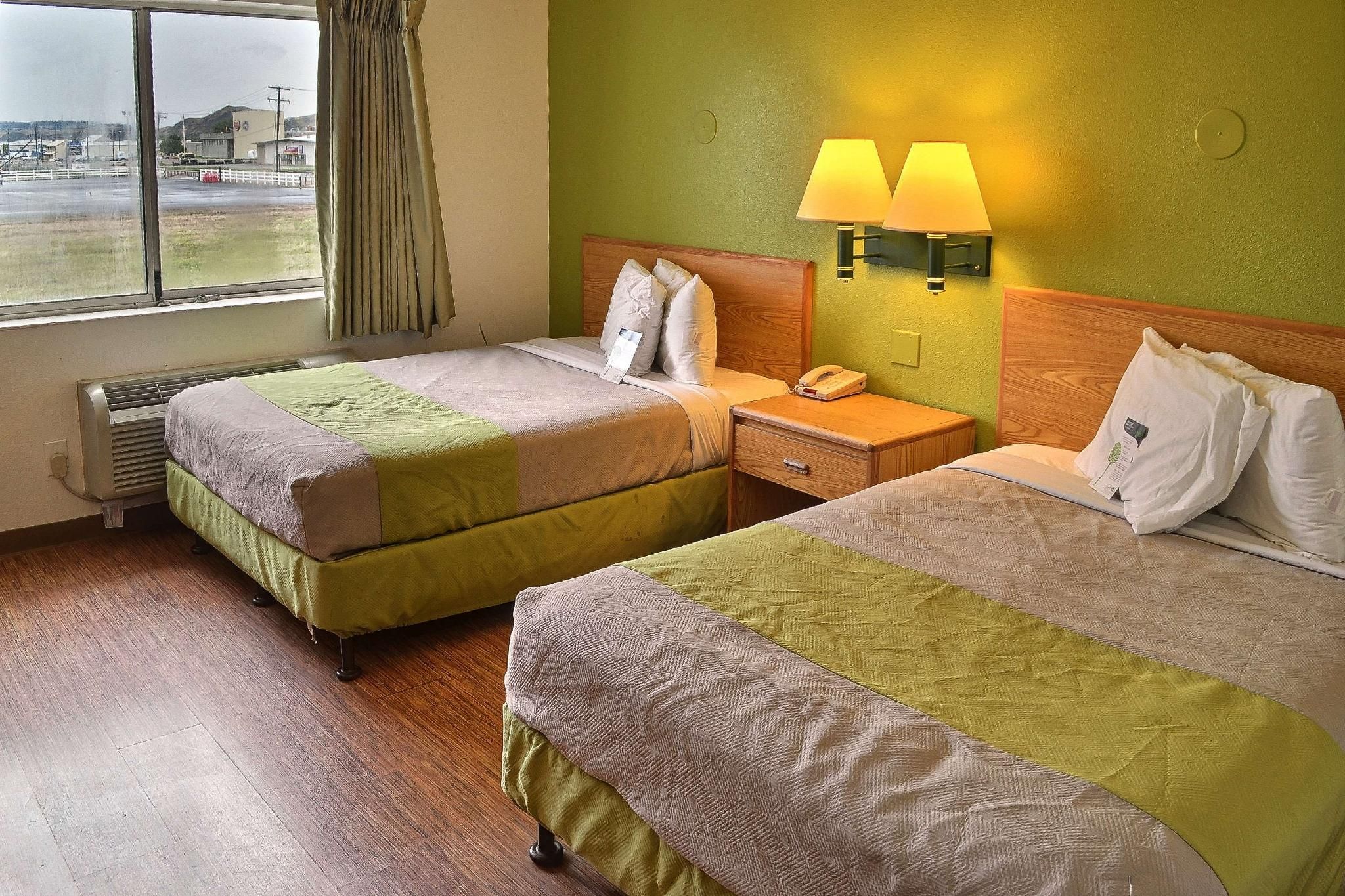 2 FULL BEDS | MICFRIDGE