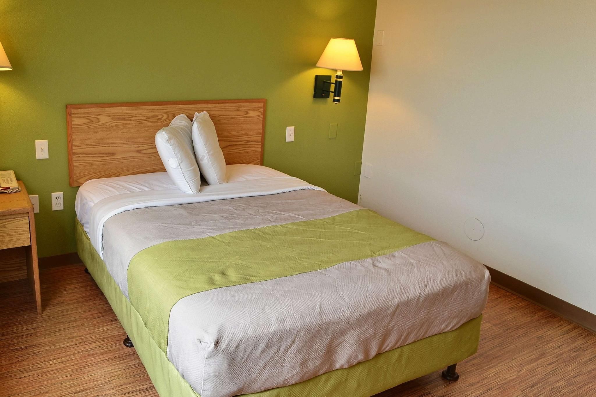 1 FULL BED | ADA/TUB