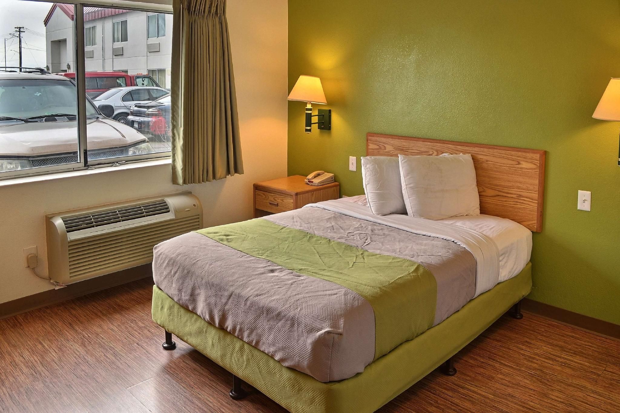 1 FULL BED | ADA/TUB