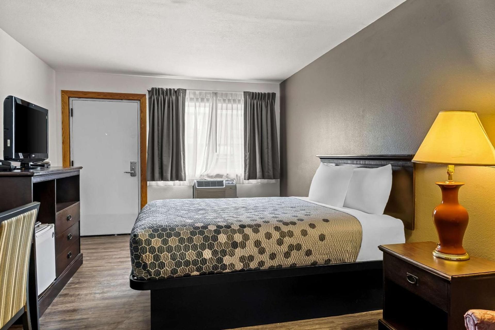 One Queen Bed