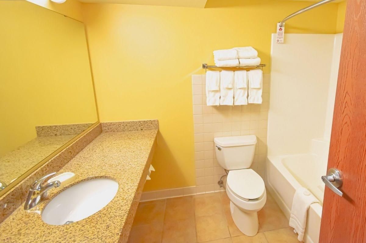 Canad Inns Destination Centre Grand Forks Two Queen Room 3