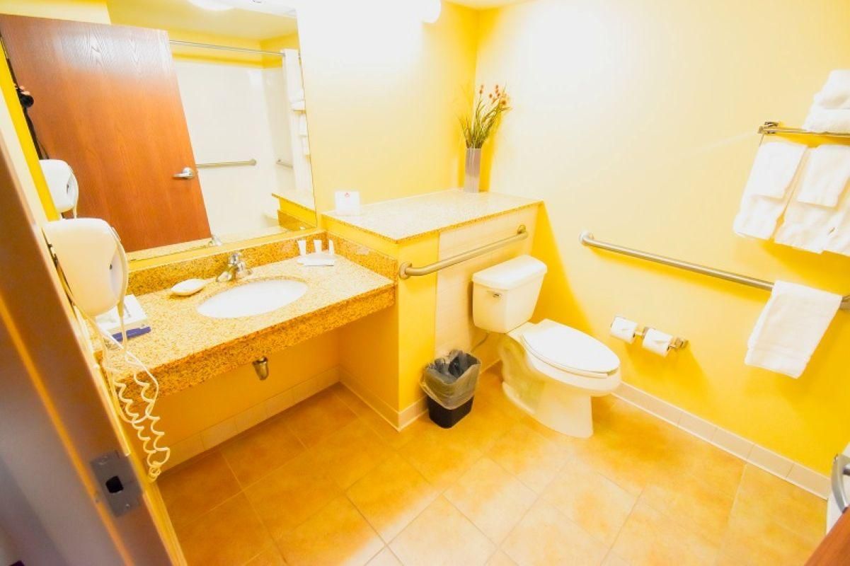 Canad Inns Destination Centre Grand Forks Queen Room 3