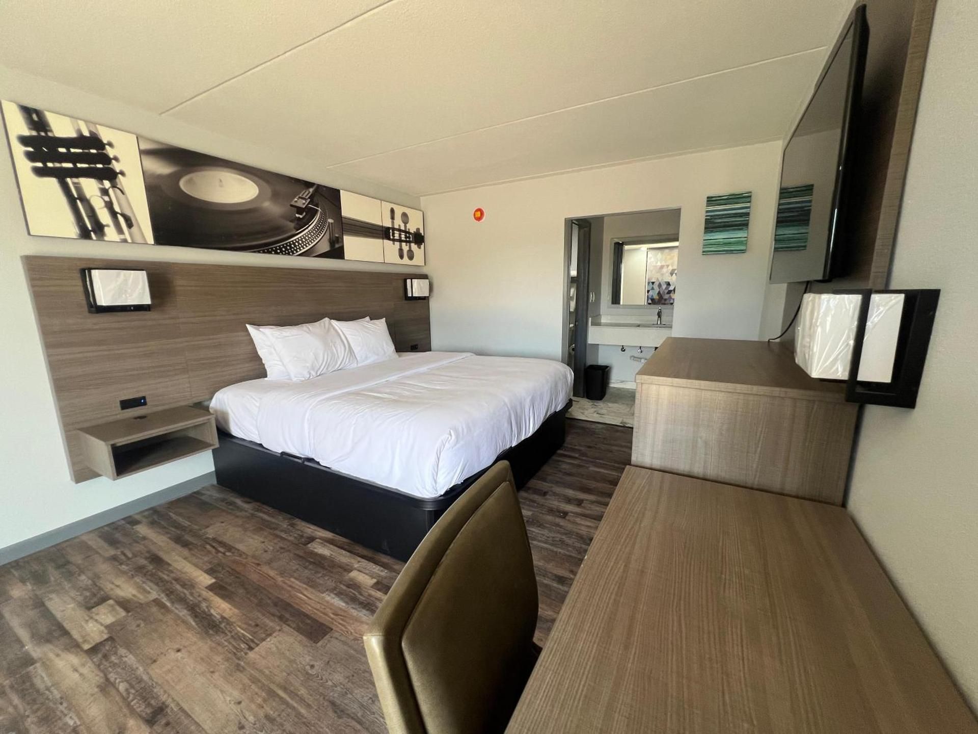 King Room with Balcony