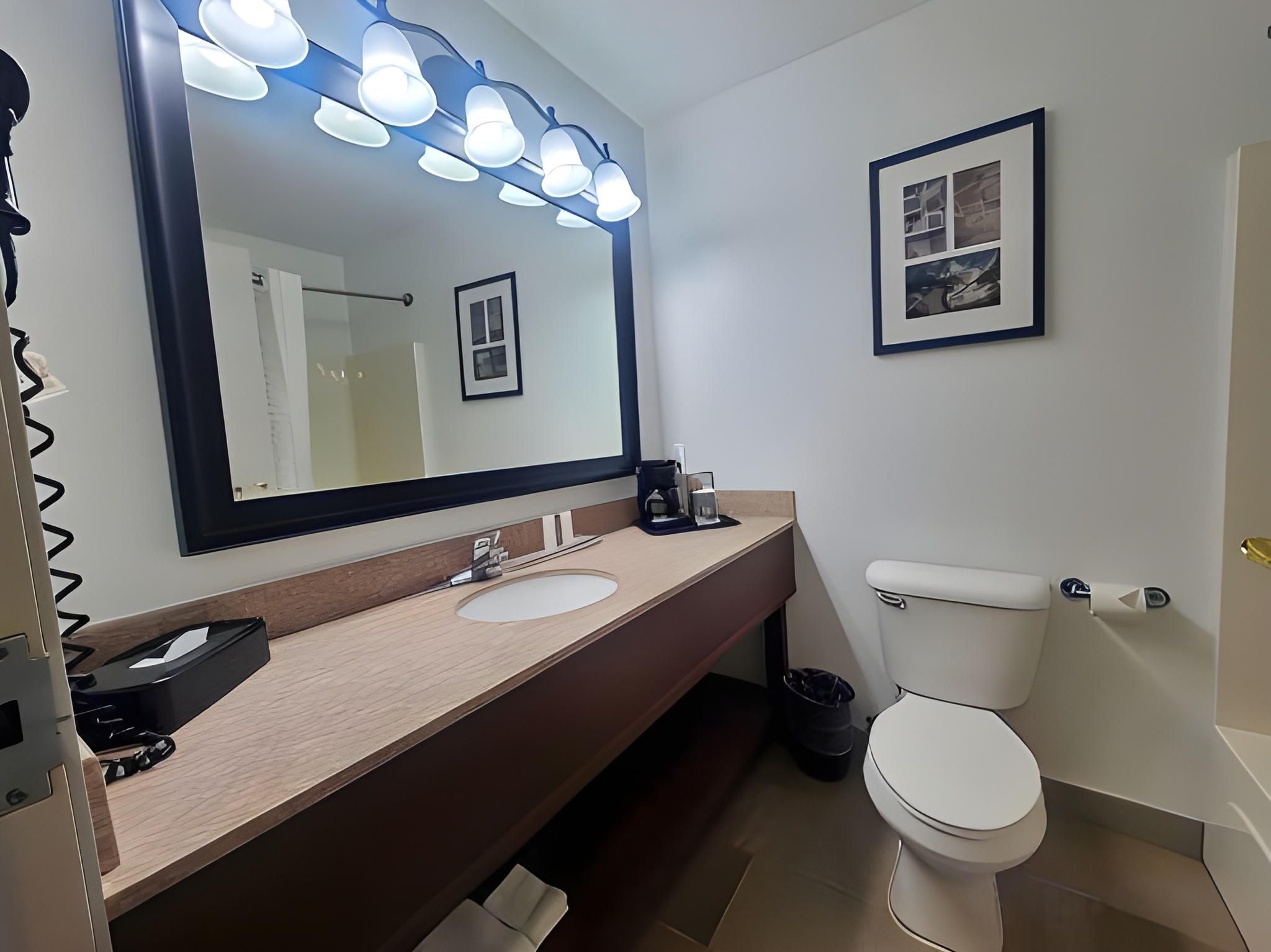 Garner Hotel Paducah West by IHG Standard Room 2