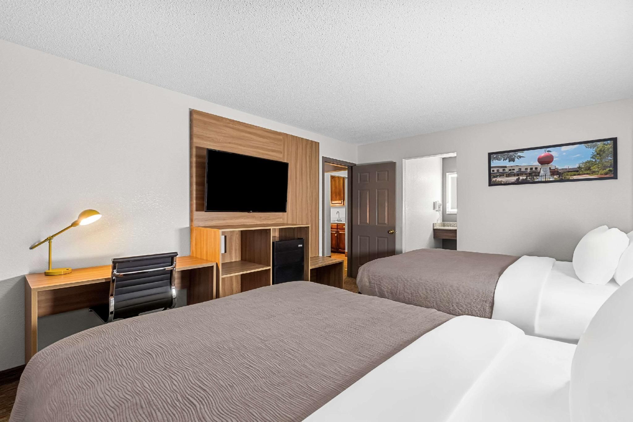 2 Queen Beds, Efficiency, Suite, Nonsmoking, Upgrade