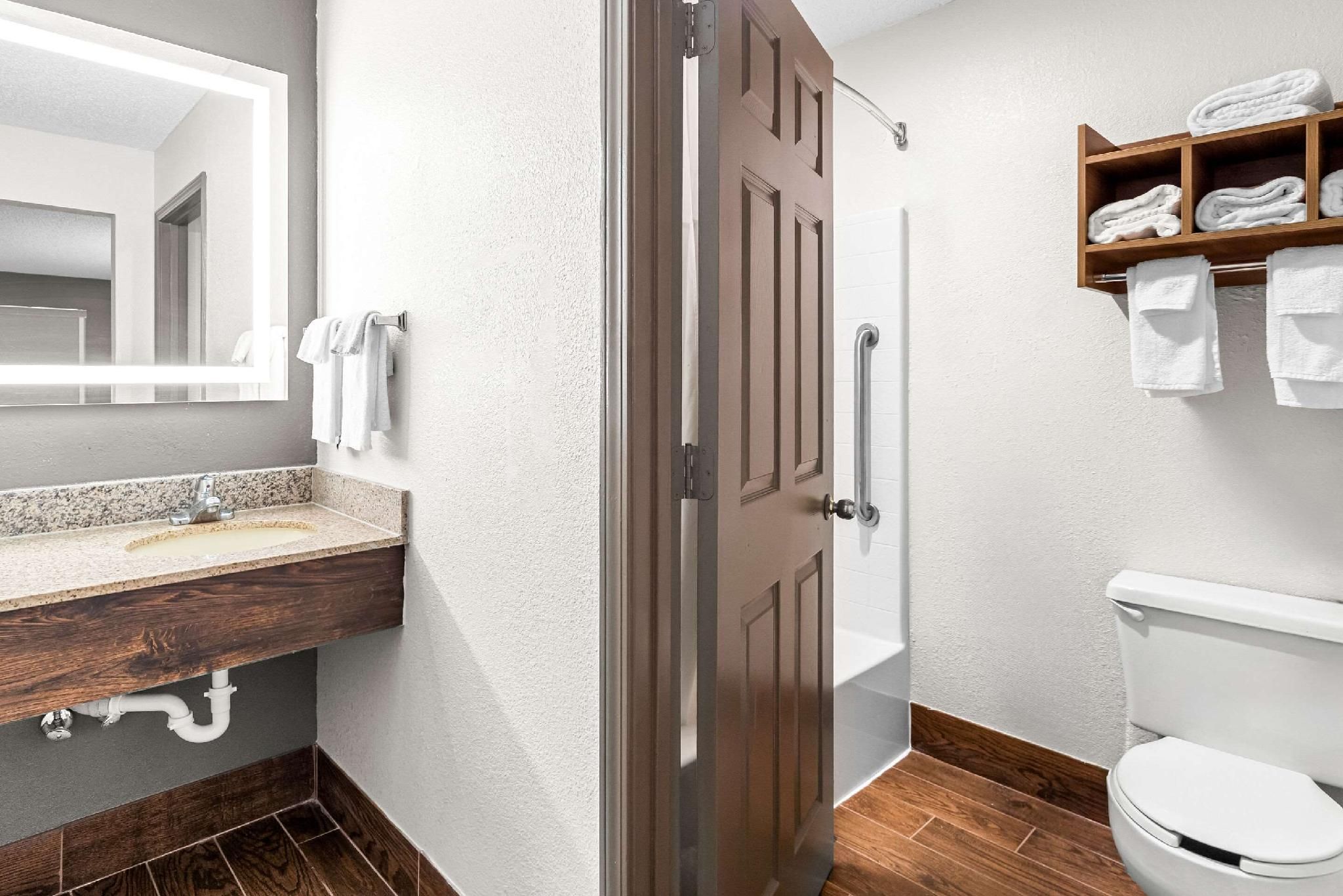 2 Queen Beds, Efficiency, Suite, Nonsmoking, Upgrade