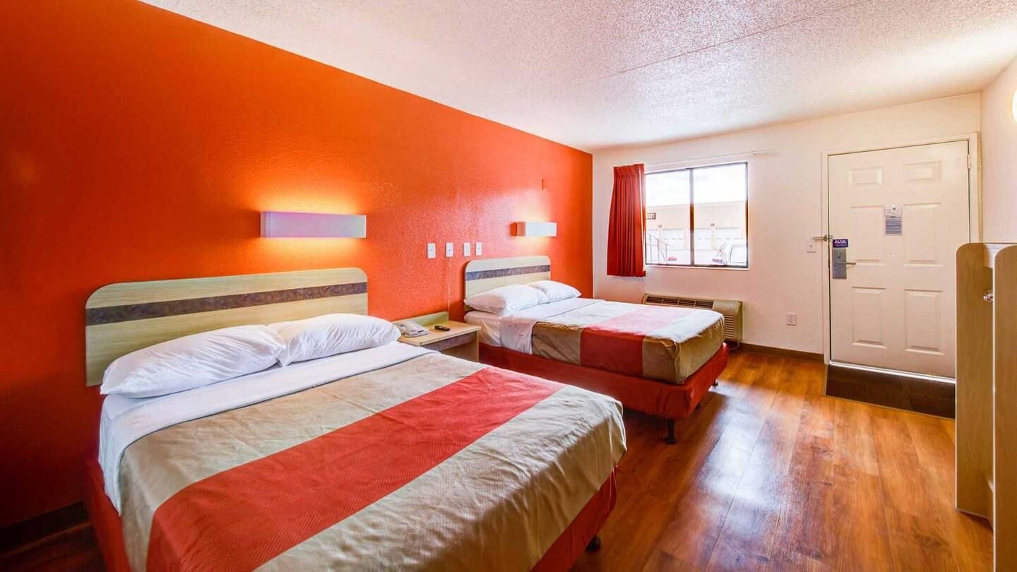 2 Full Beds | ADA/Tub/Micfridge