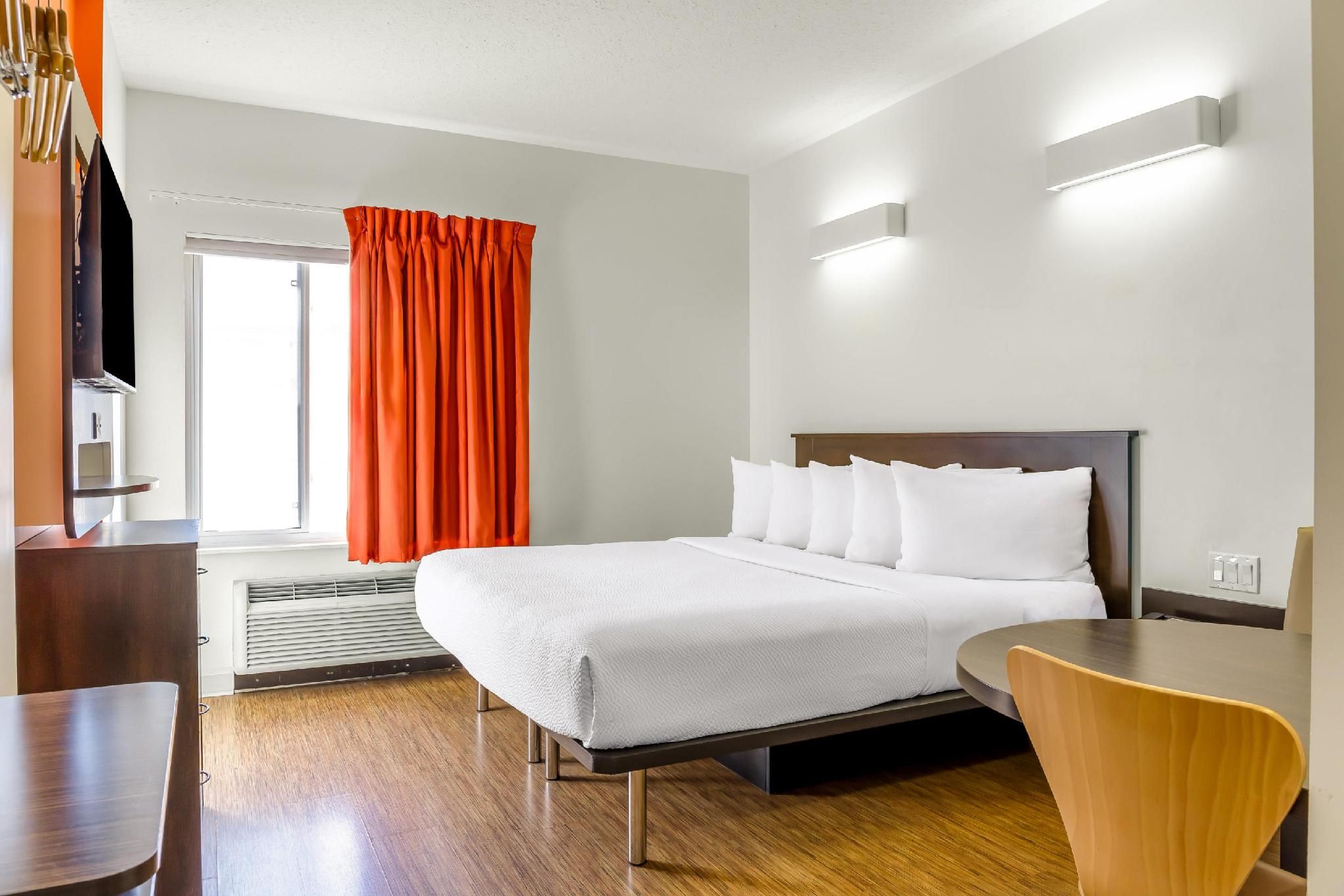 1 King Bed | Deluxe, Micfridge