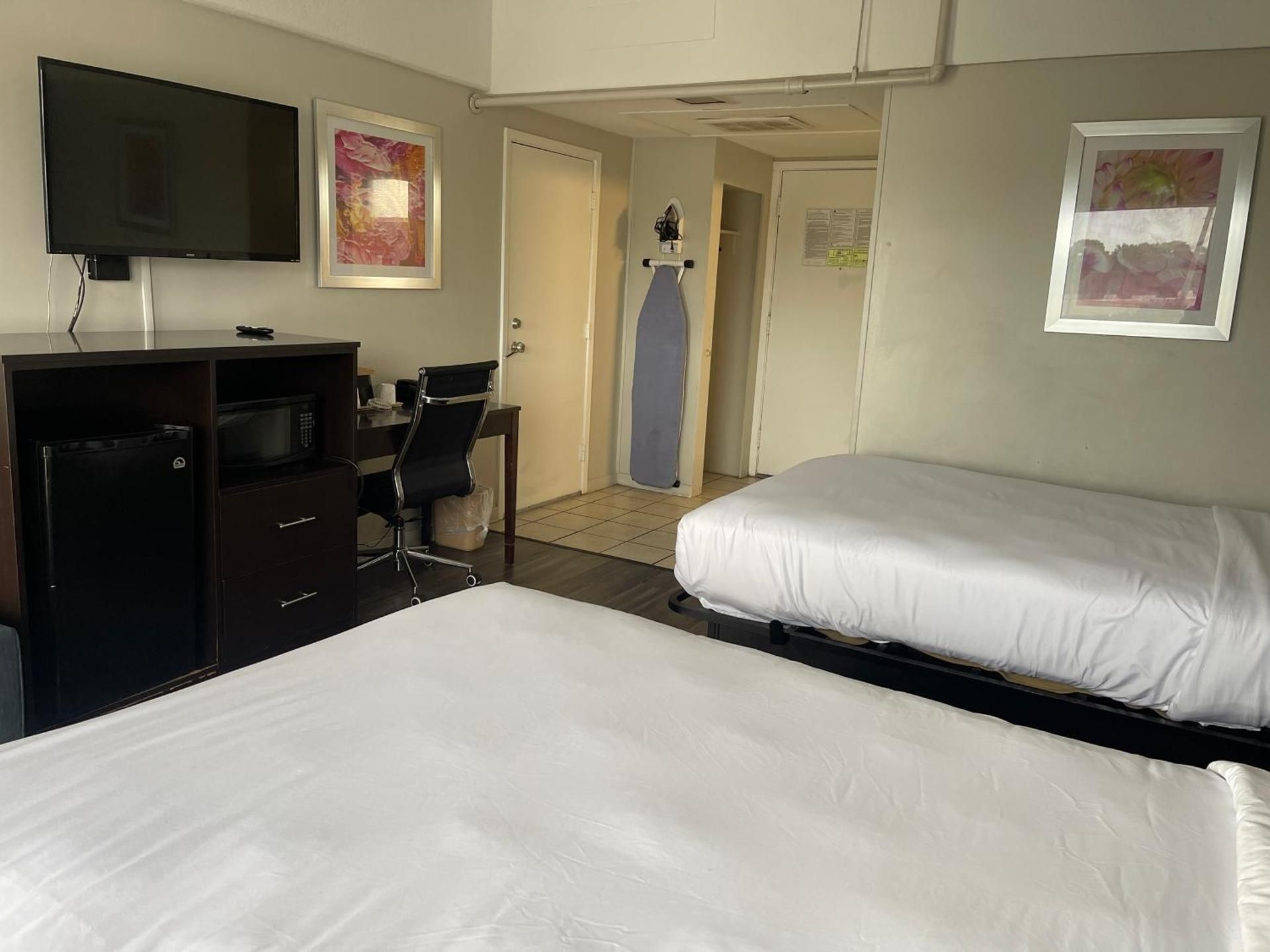 Standard Double Room with Two Double Beds - Smoking