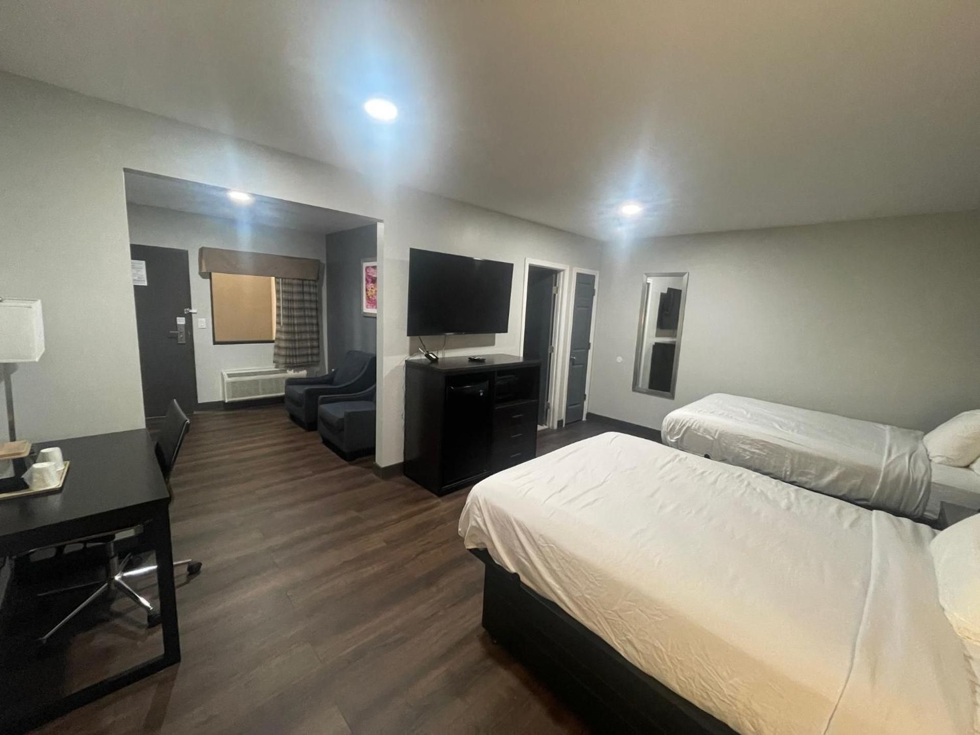 Suite with Two Double Beds - Non Smoking