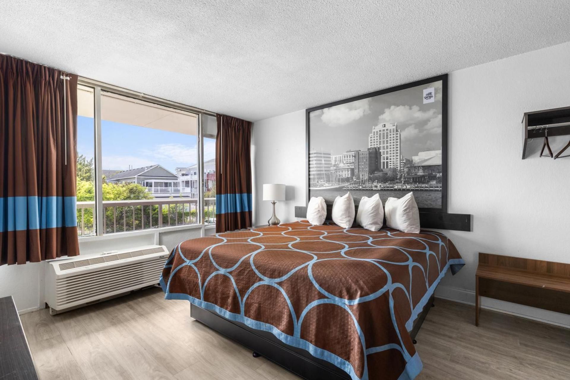 1 King Bed, Bay View, Second Floor, Non-Smoking