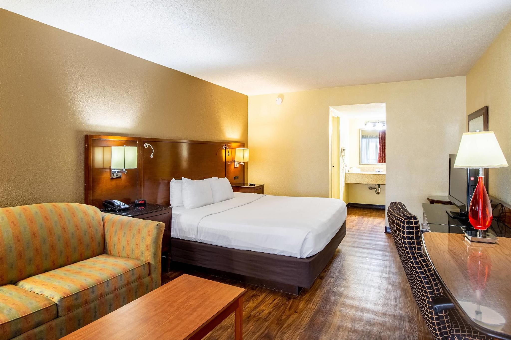 1 King Bed, Nonsmoking
