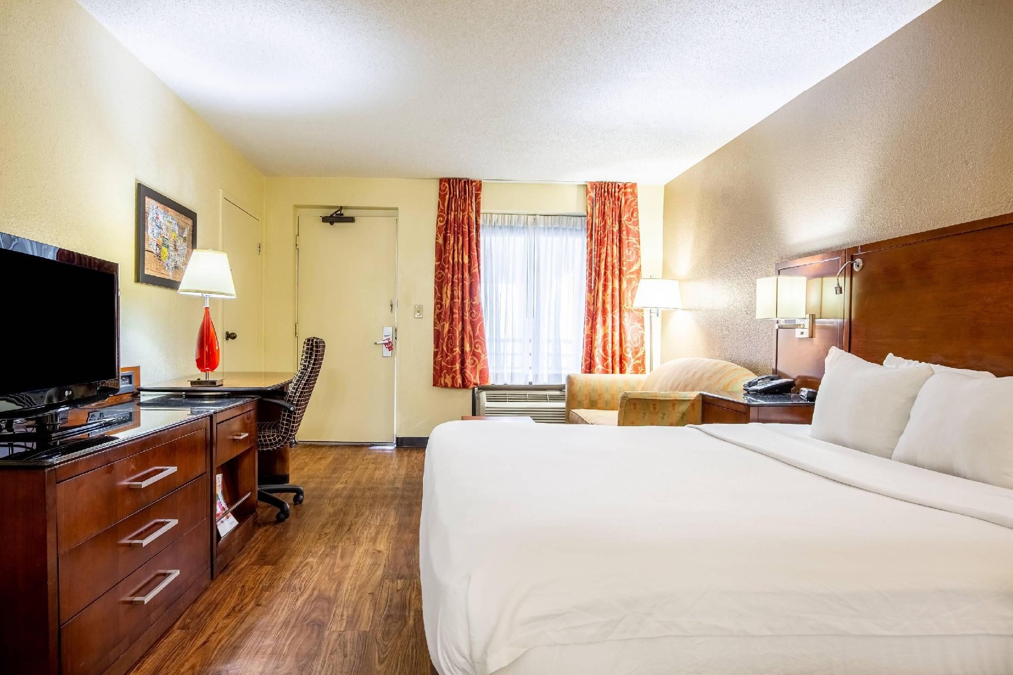 1 King Bed, Nonsmoking
