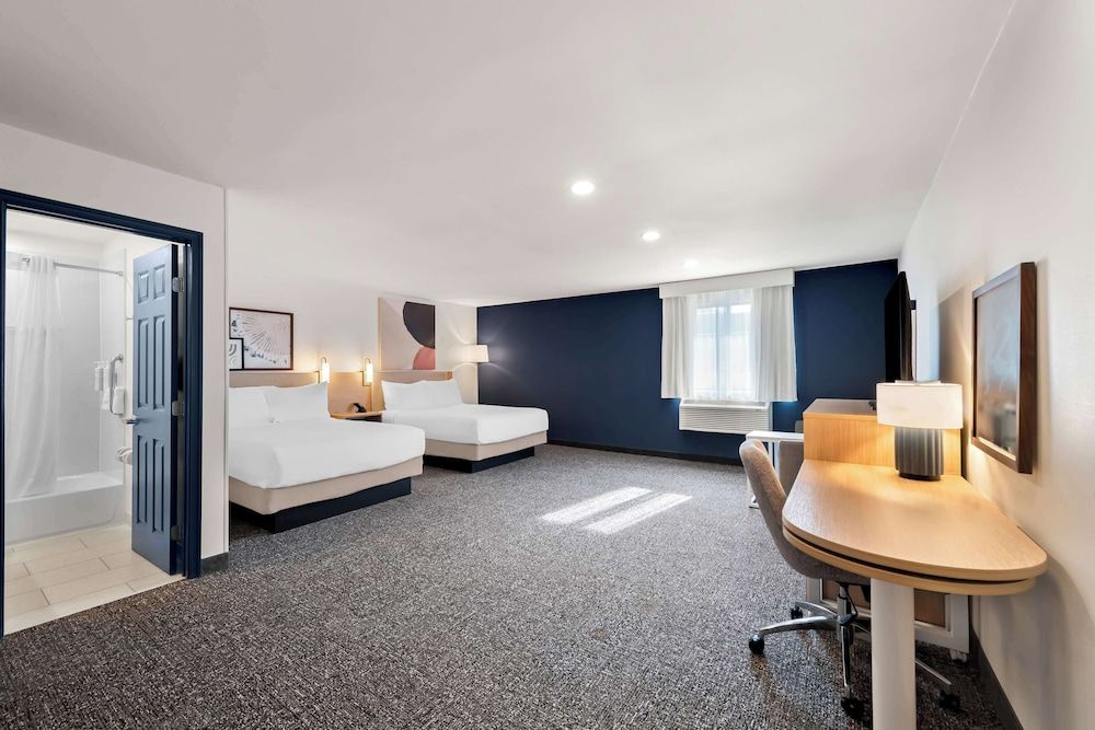 Room, 2 Queen beds with Sofa Bed