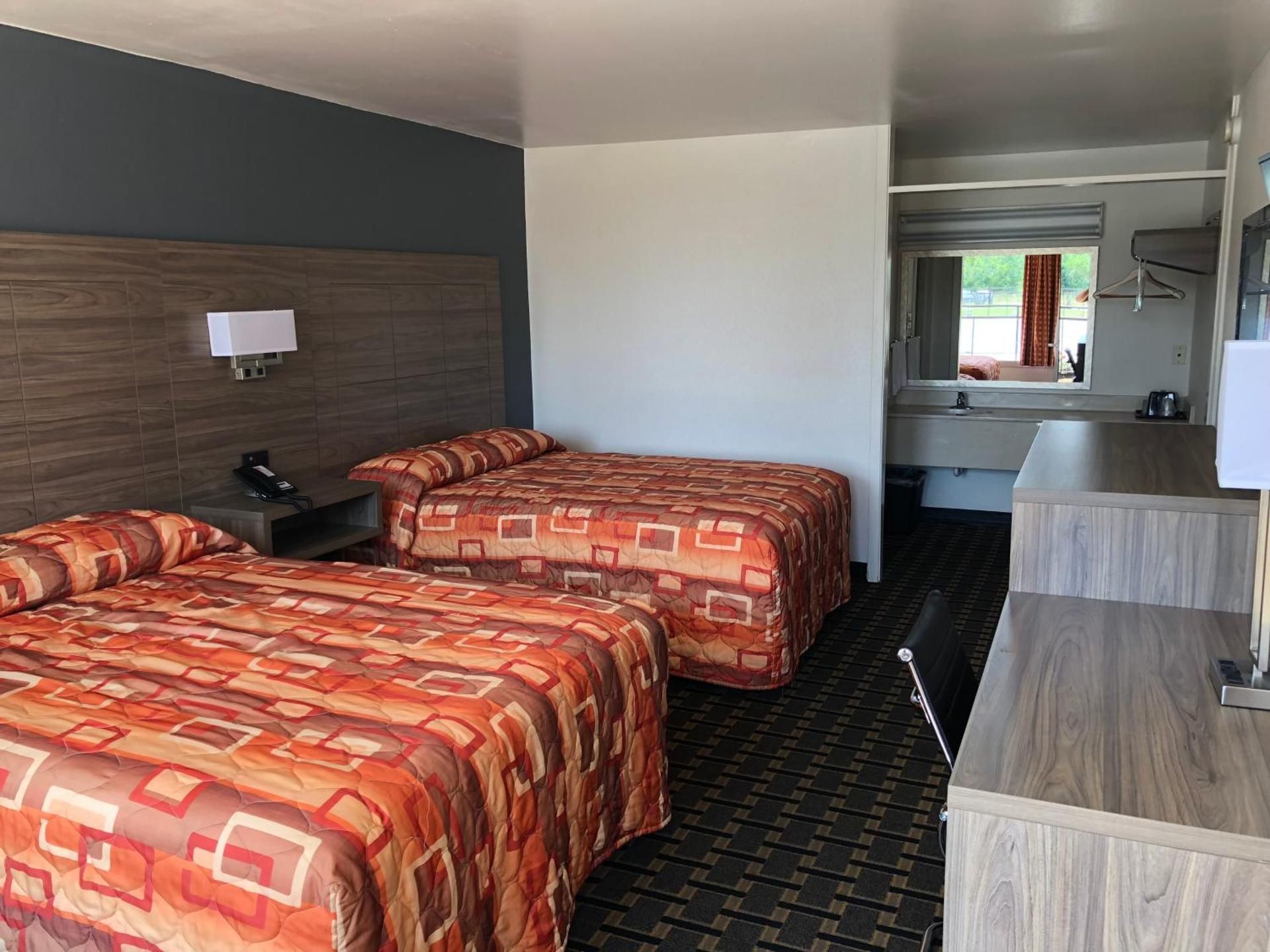 Mid Continent Inn Deluxe Double Room - Smoking