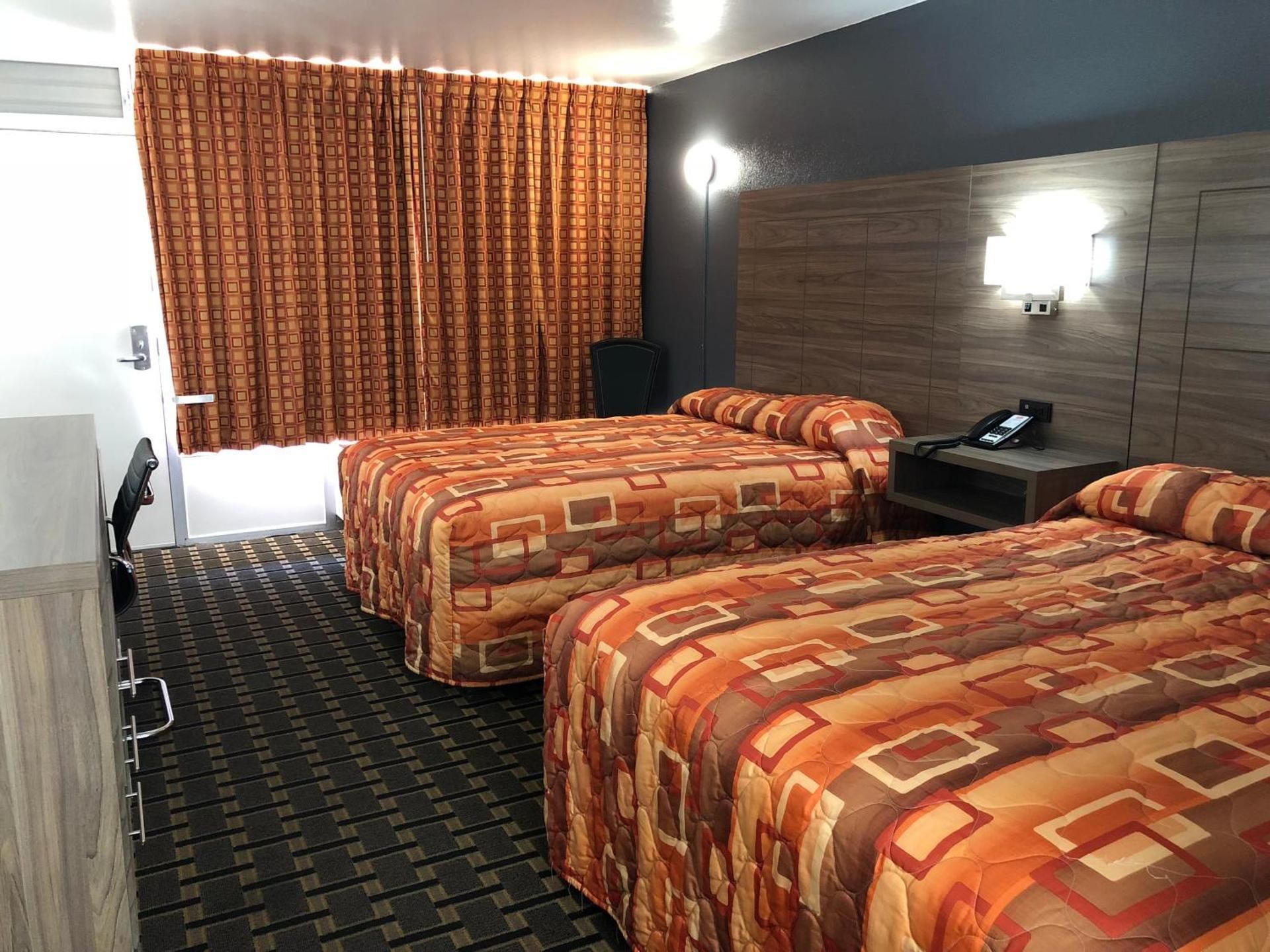 Mid Continent Inn Deluxe Double Room - Smoking 2