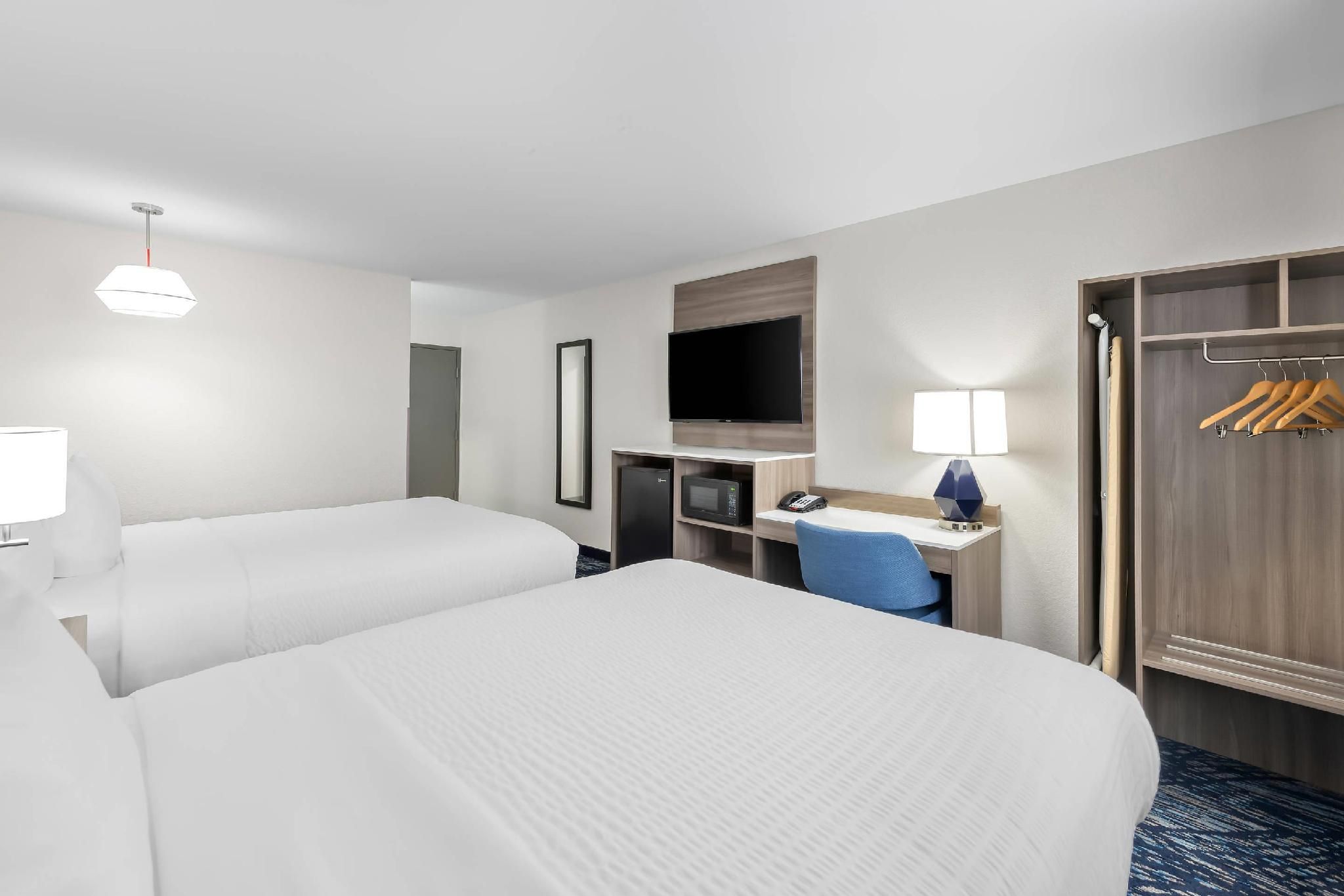 2 Queen Beds, Nonsmoking, Upgrade