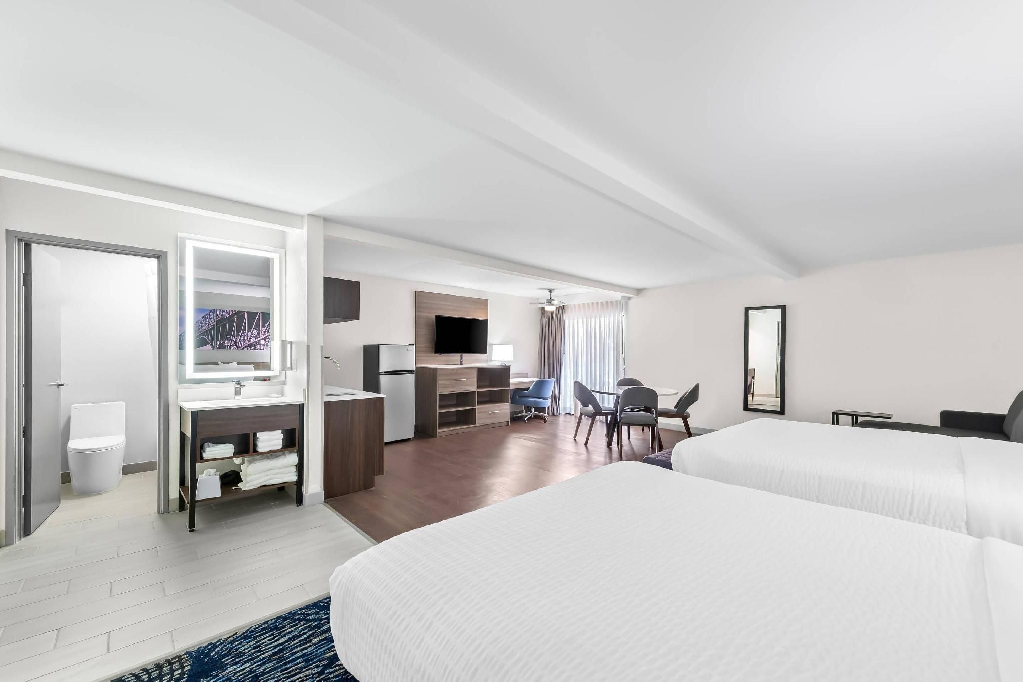 Clarion Pointe 2 Queen Beds, Efficiency, Nonsmoking, Upgrade 2