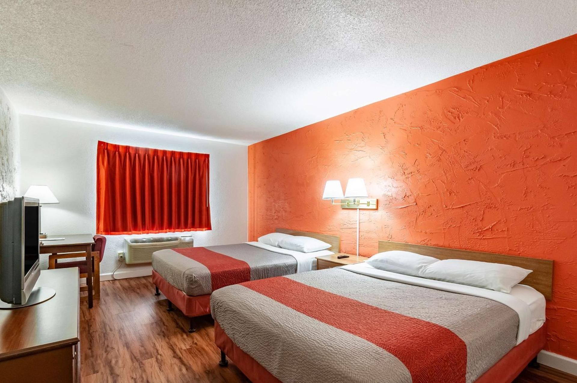 2 Queen Beds - Deluxe, Non-Smoking