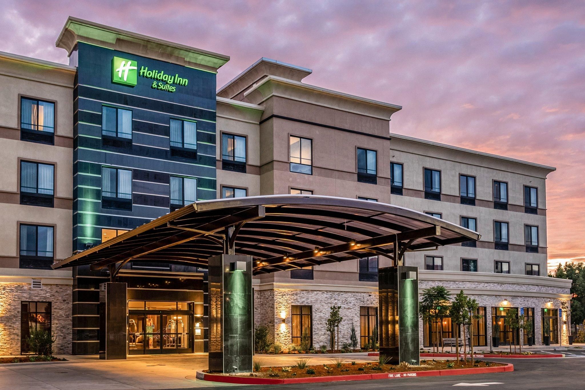 Holiday Inn & Suites Silicon Valley - Milpitas by IHG