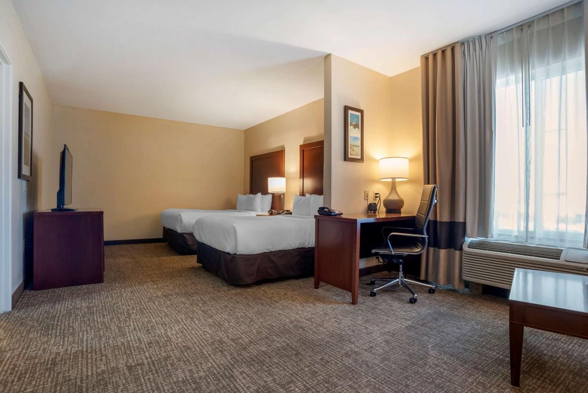 2 Double Beds, Suite, Nonsmoking