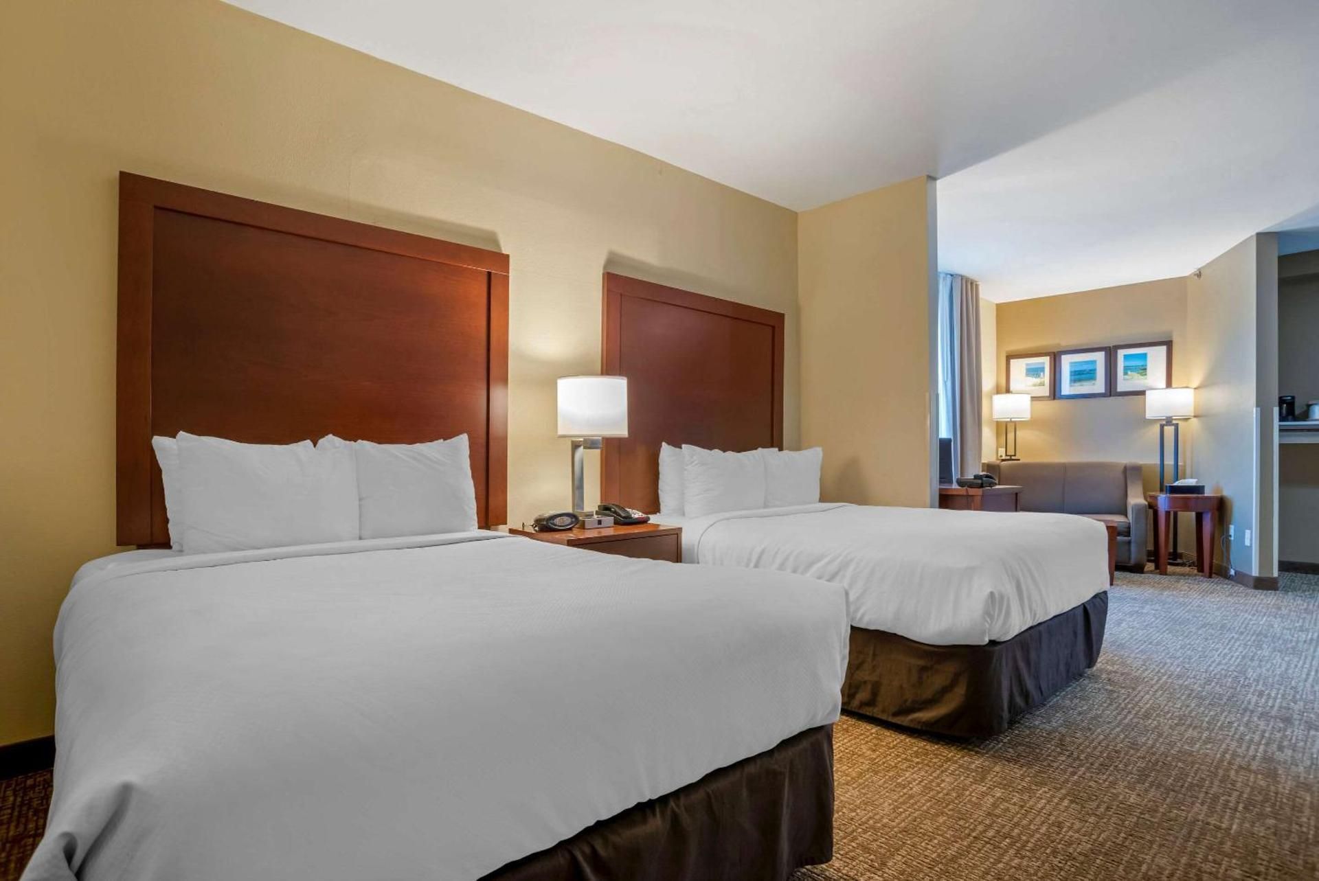 2 Double Beds, Suite, Nonsmoking