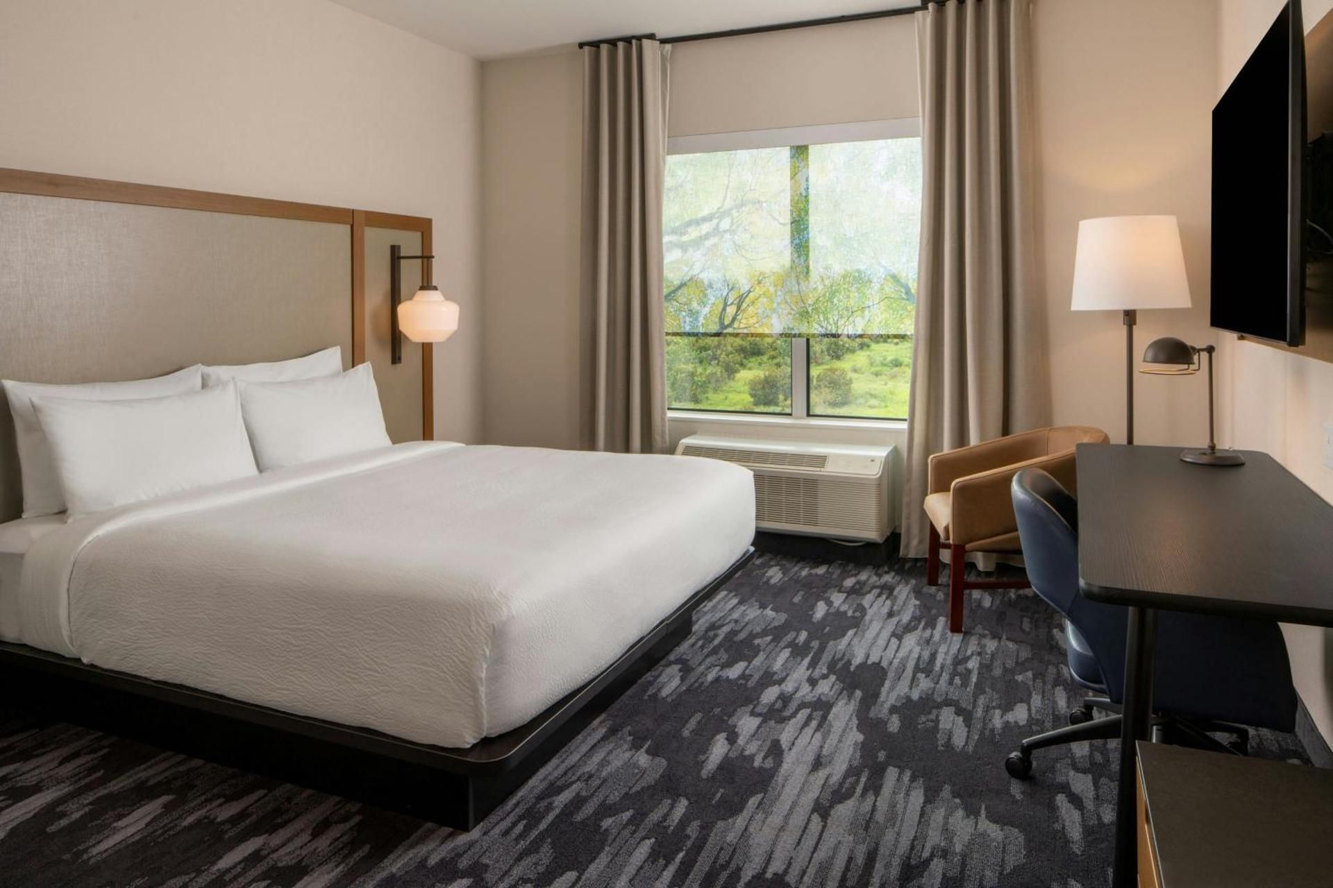Standard King Room with No View