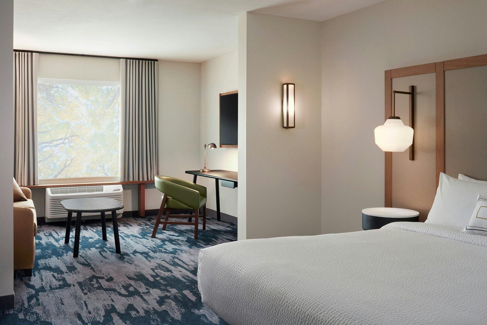 King Suite, Suite, 1 King, Sofa bed
