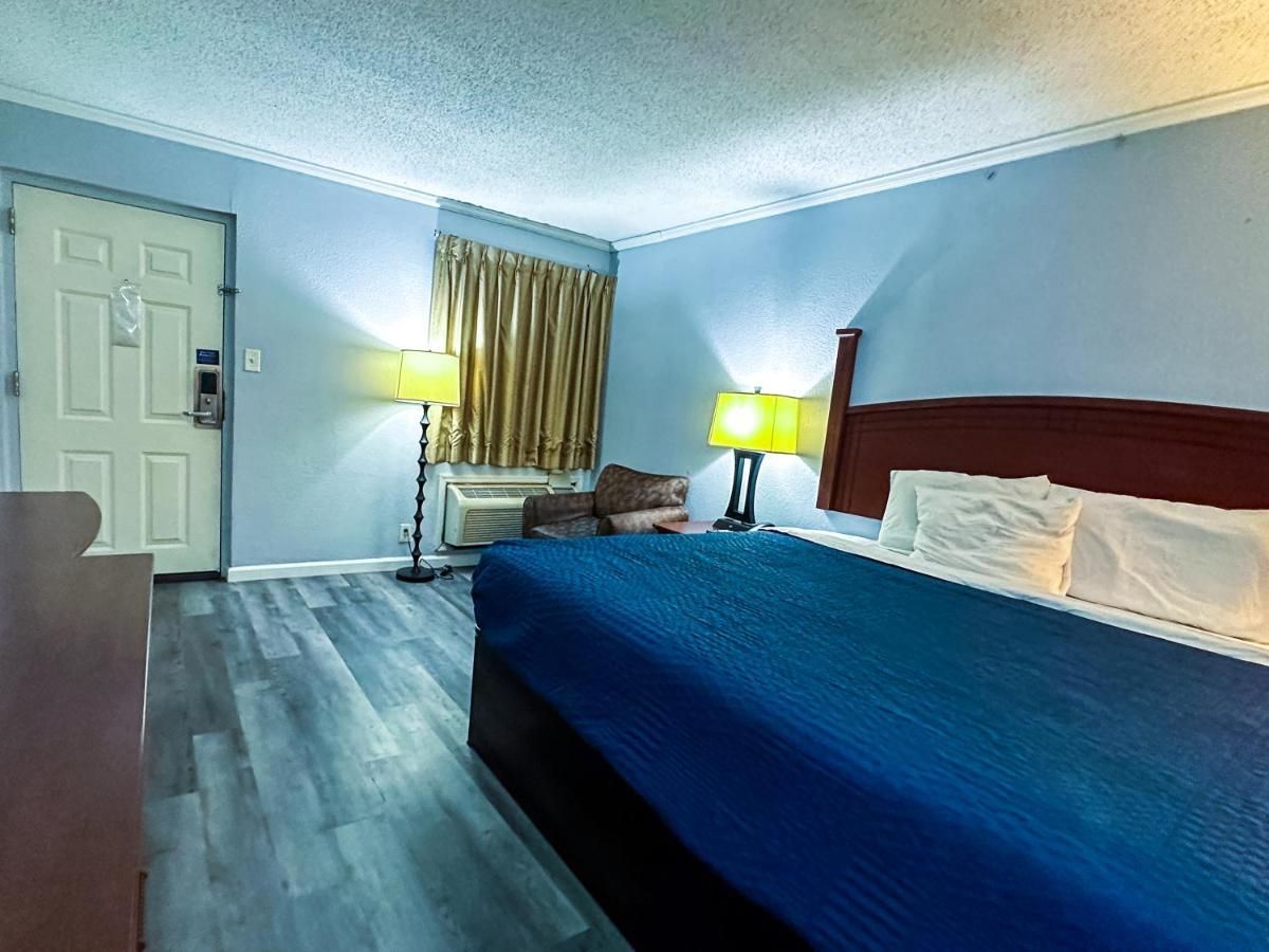 Deluxe King Bed Smoking