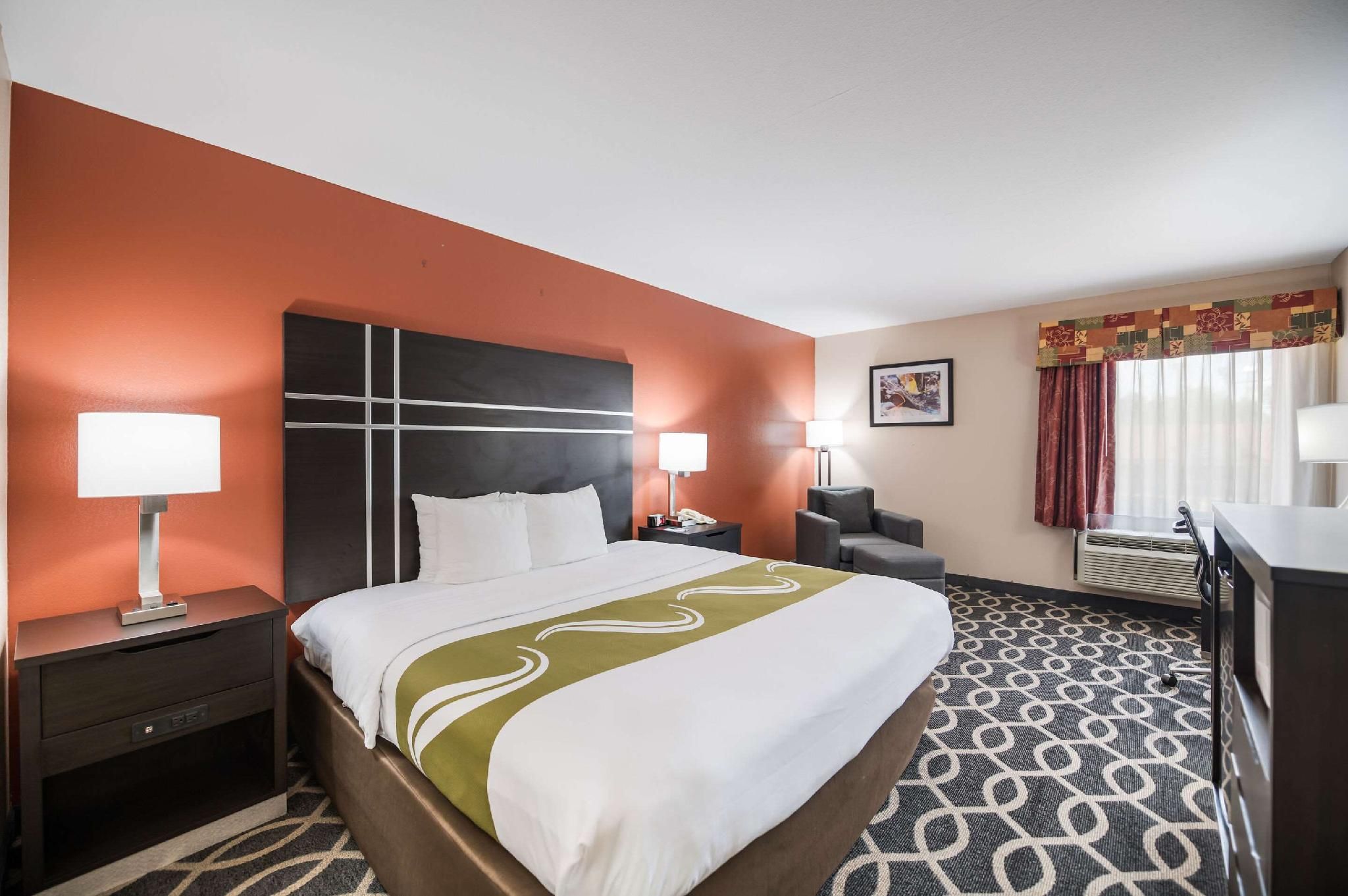 1 King Bed, Nonsmoking