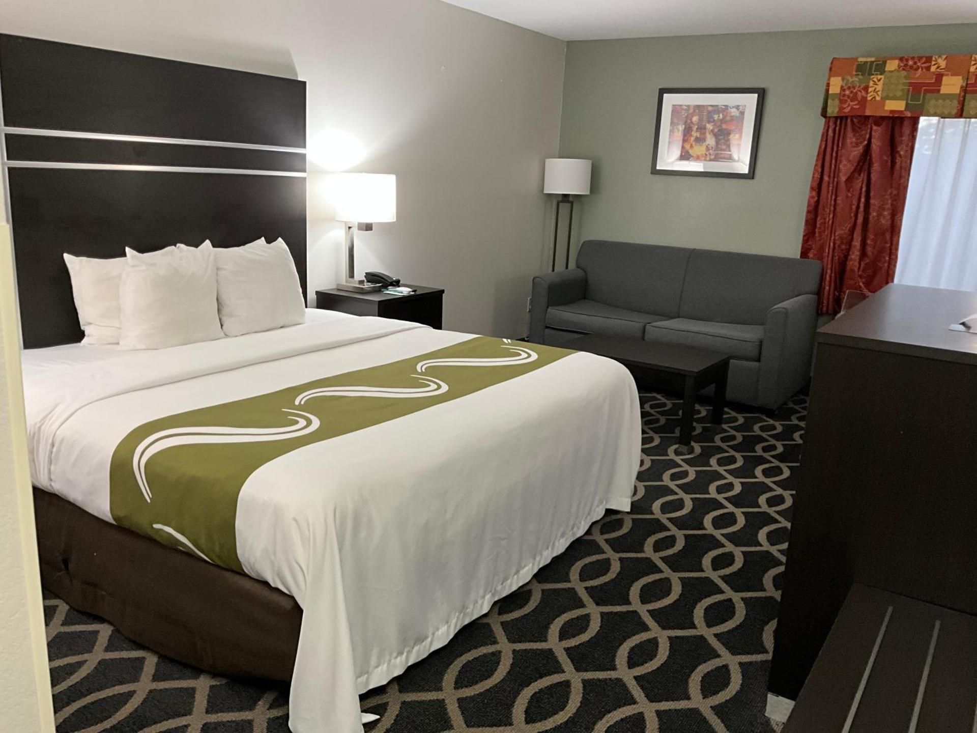 1 King Bed, Suite, Nonsmoking