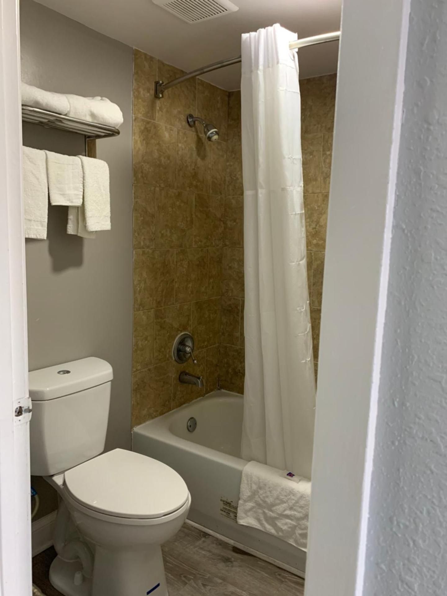 Deluxe King Room - Non-Smoking
