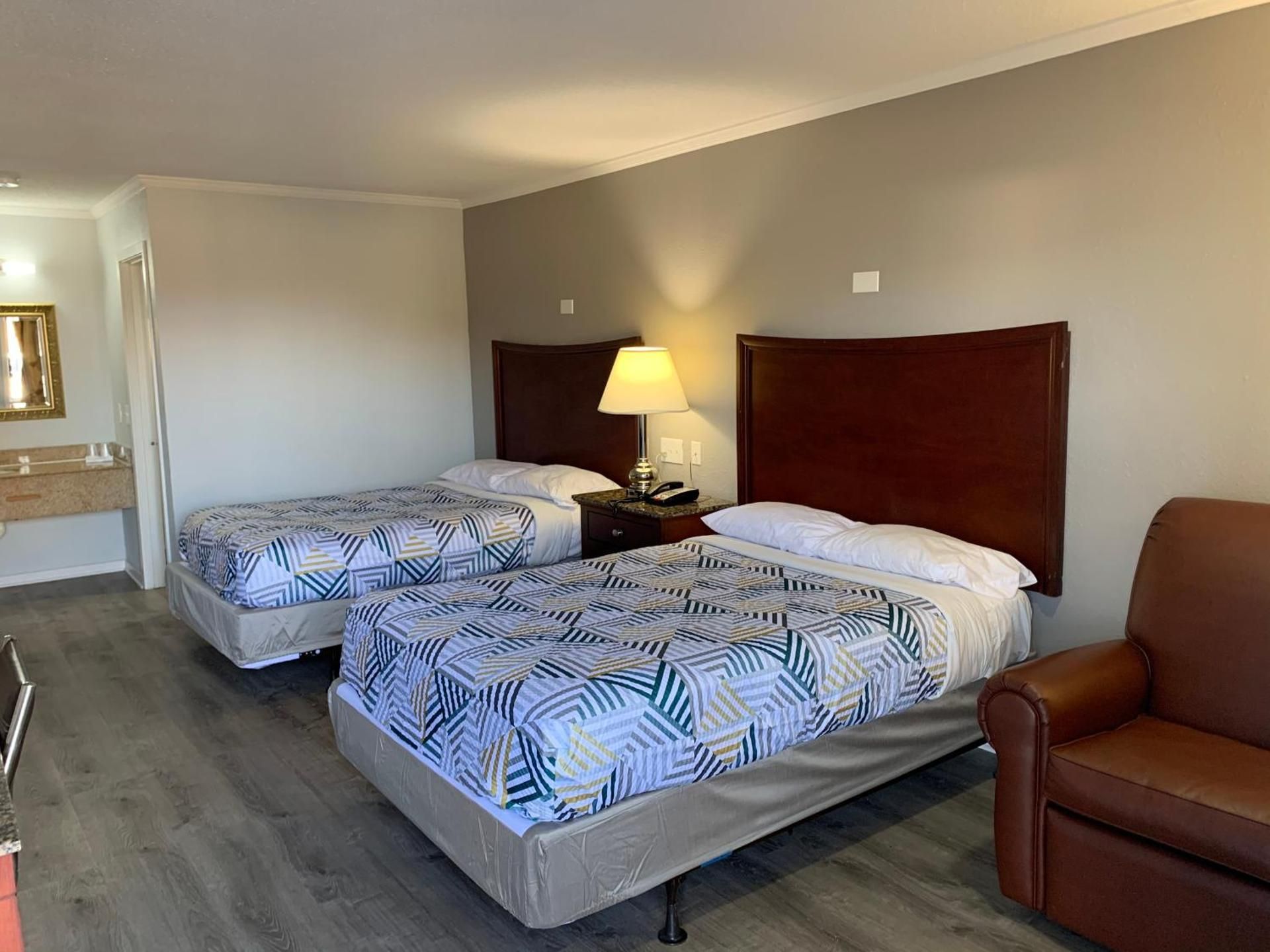 Deluxe Quadruple Room - Non-Smoking