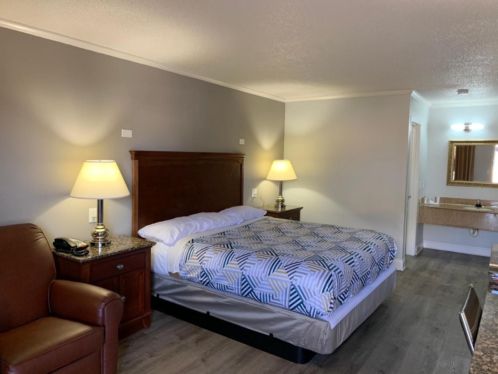 Deluxe King Room - Non-Smoking