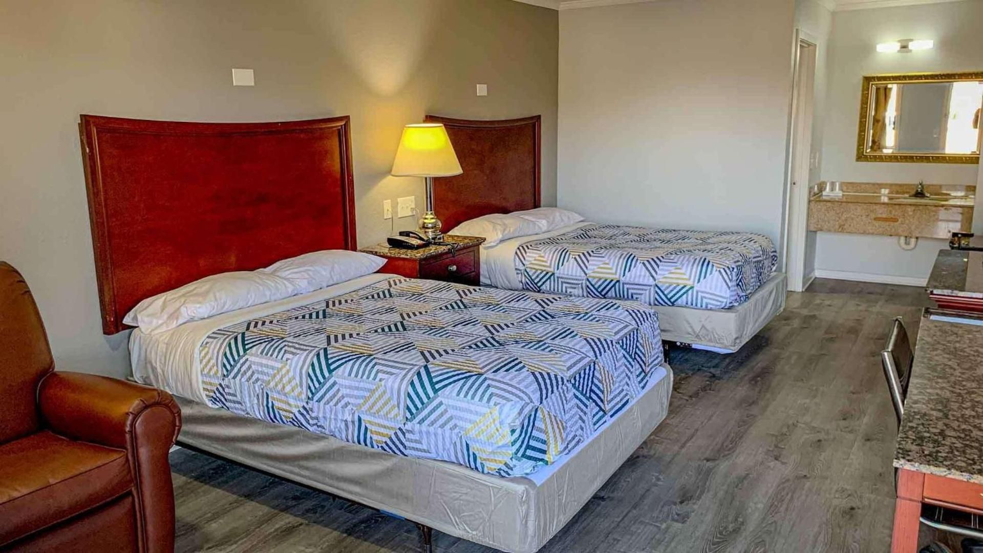 Deluxe Quadruple Room - Non-Smoking