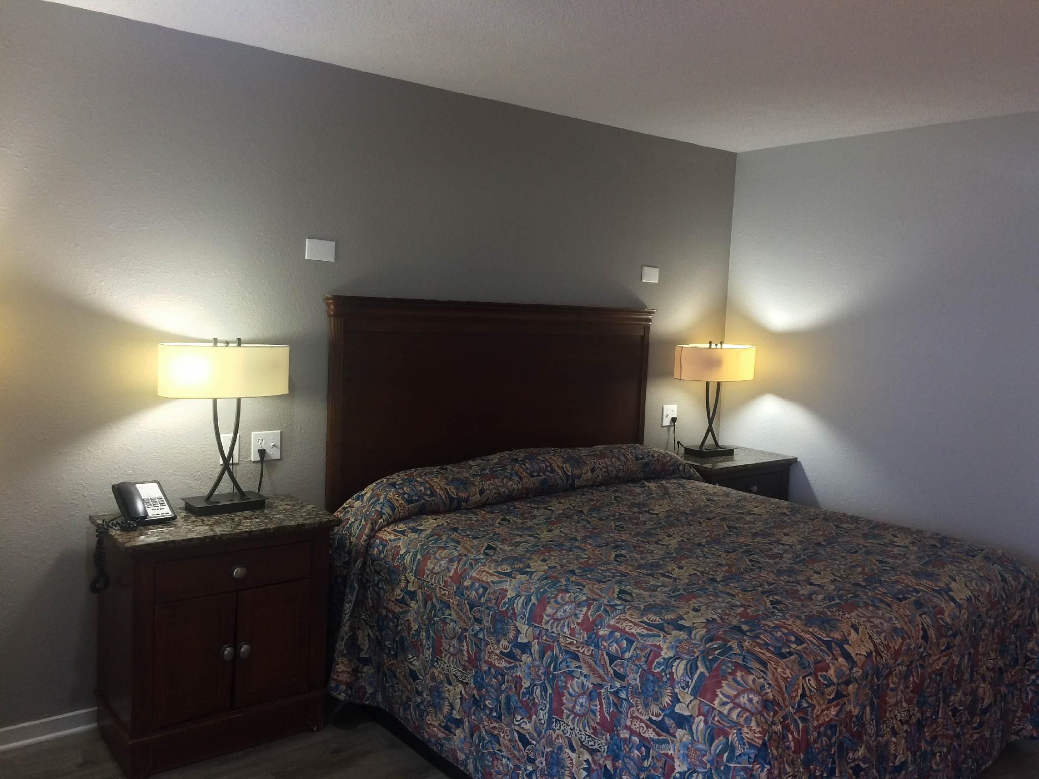 1 King Bed | Non-Smoking, Micfridge