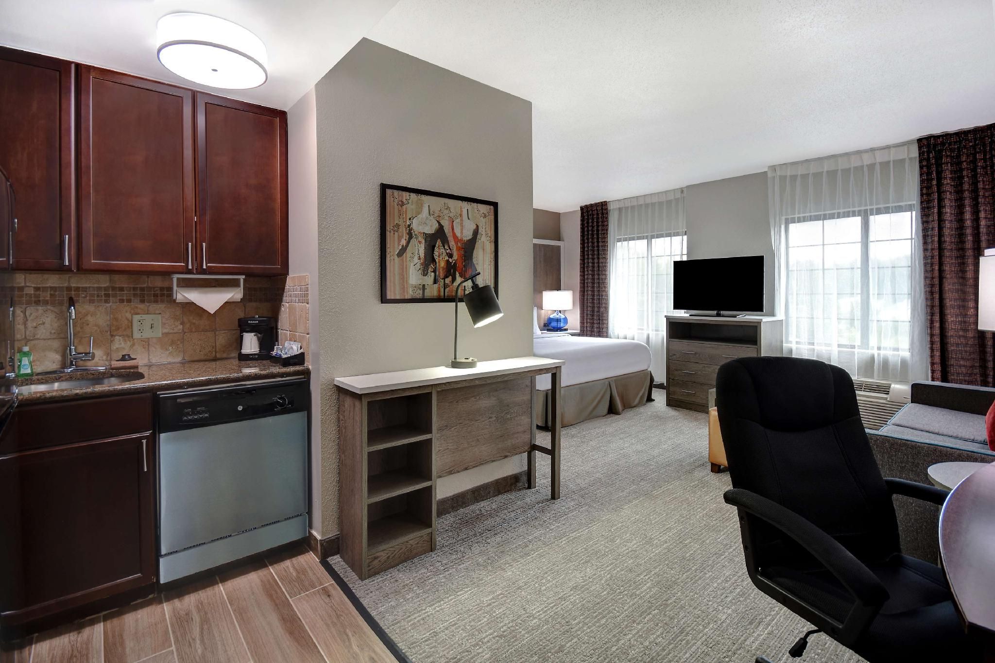 1 KING BED STUDIO SUITE NONSMOKING