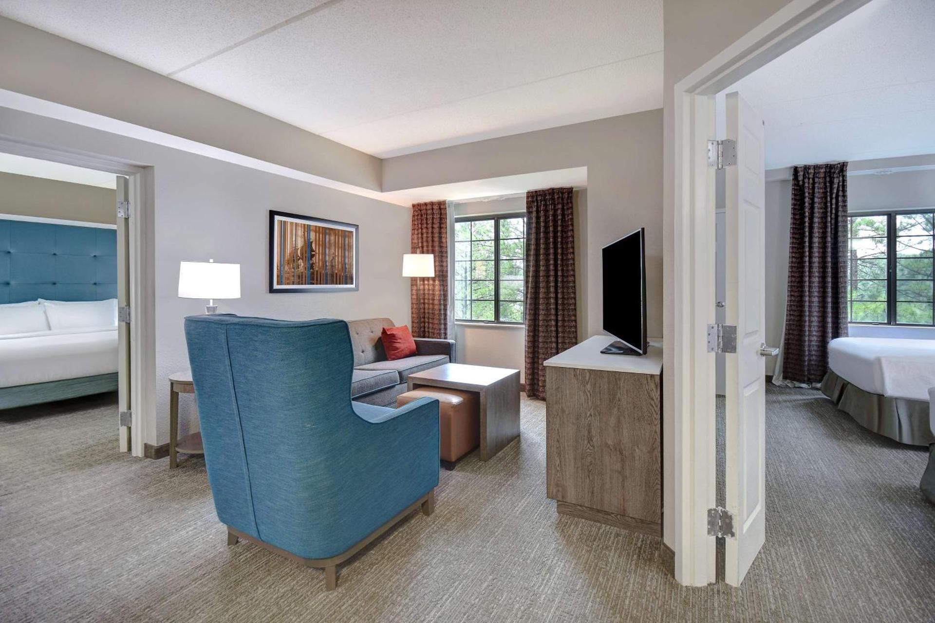 1 King/2 Qn Beds 2 Bdrm 2 Bath Suite Nonsmok