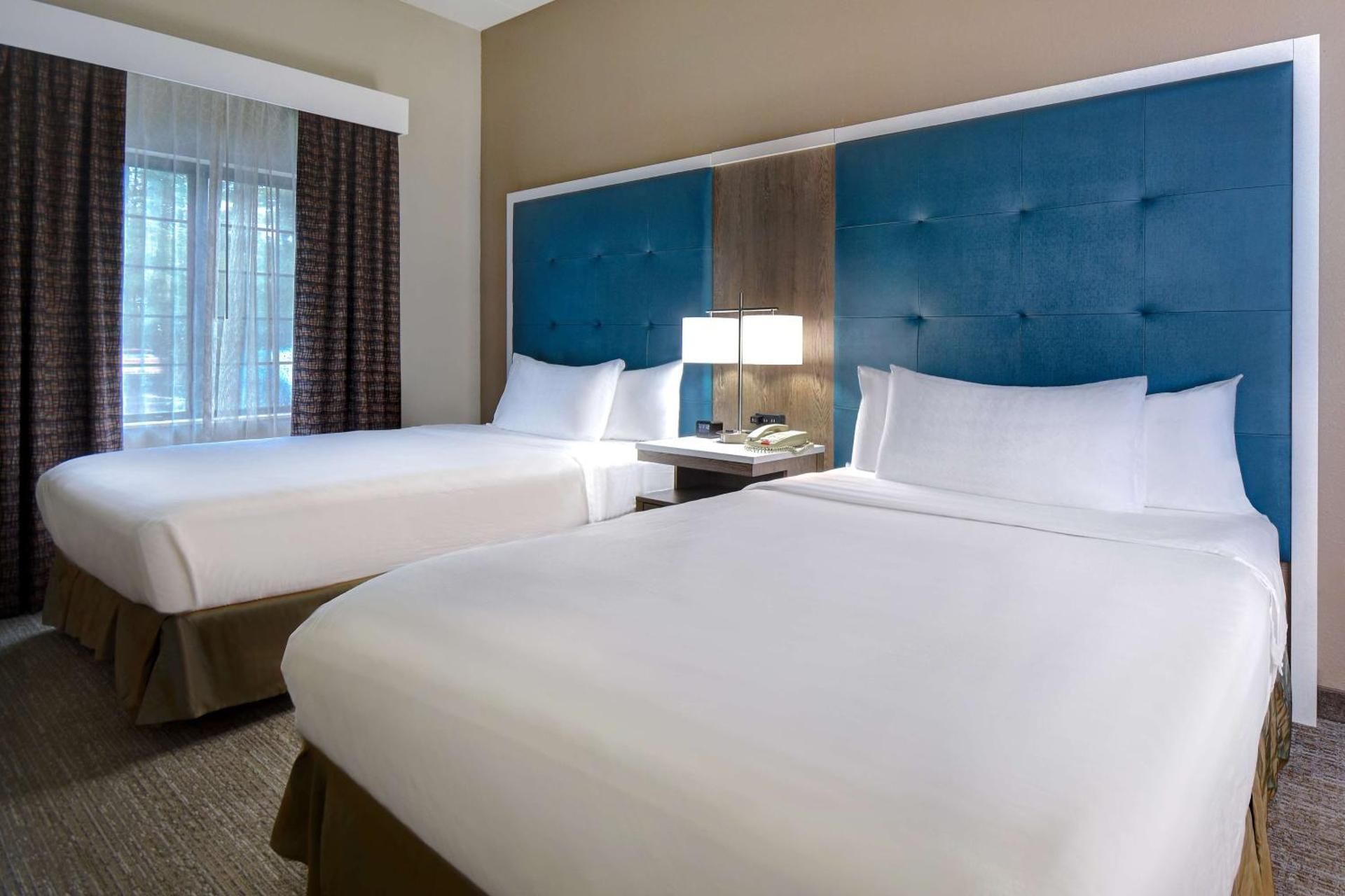 1 King/2 Qn Beds 2 Bdrm 2 Bath Suite Nonsmok