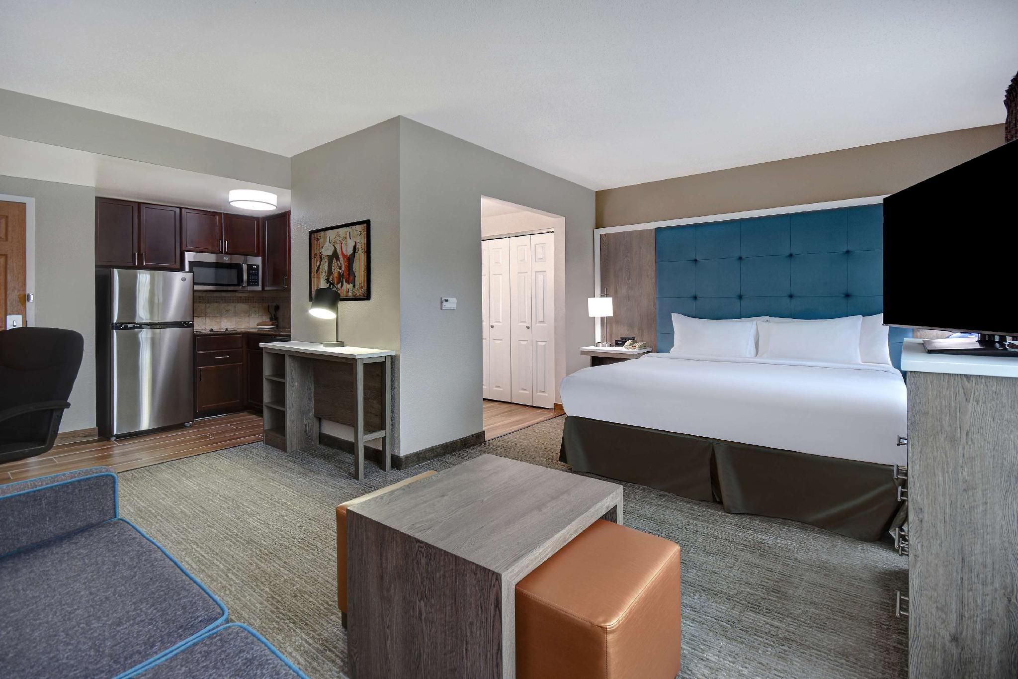 1 KING BED STUDIO SUITE NONSMOKING