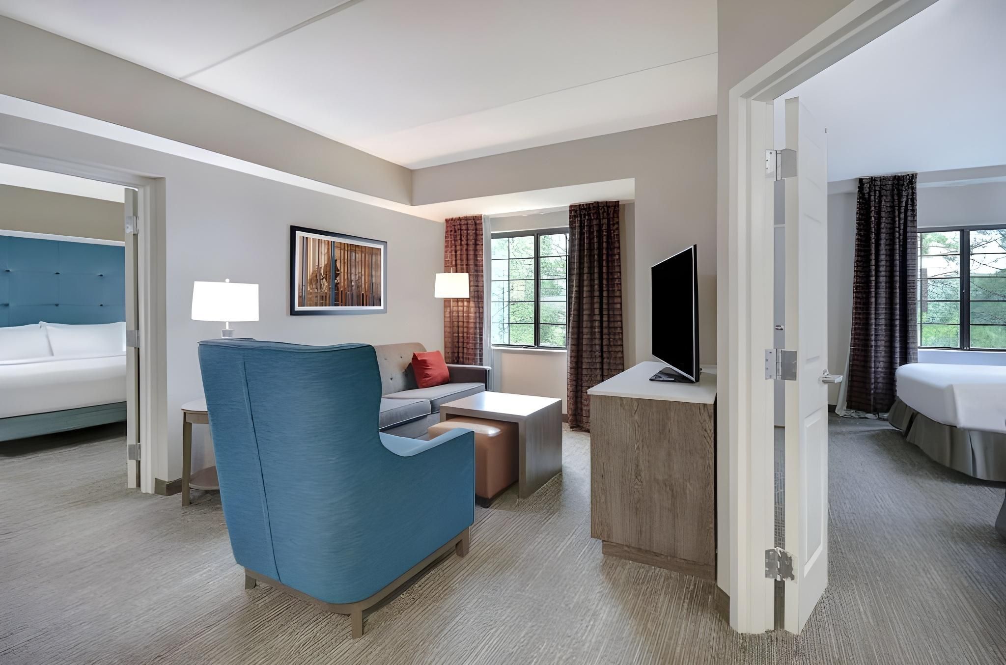 1 KING BED 1 BEDROOM SUITE NONSMOKING