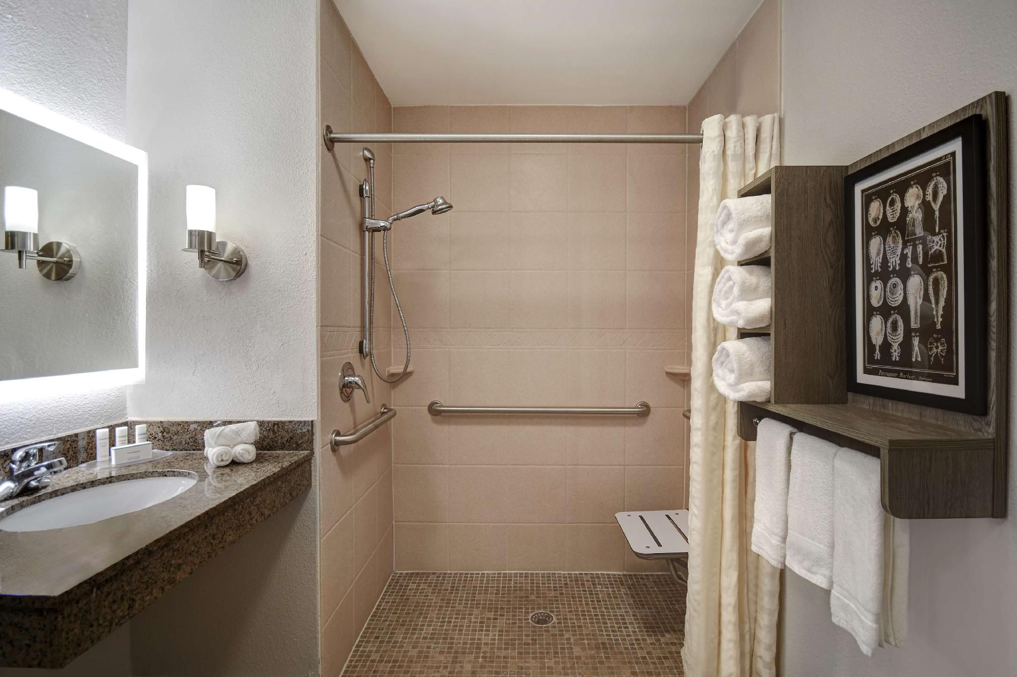 1 KING/2 FUL BEDS 2 BDRM 2 BATH SUITE ROLL IN