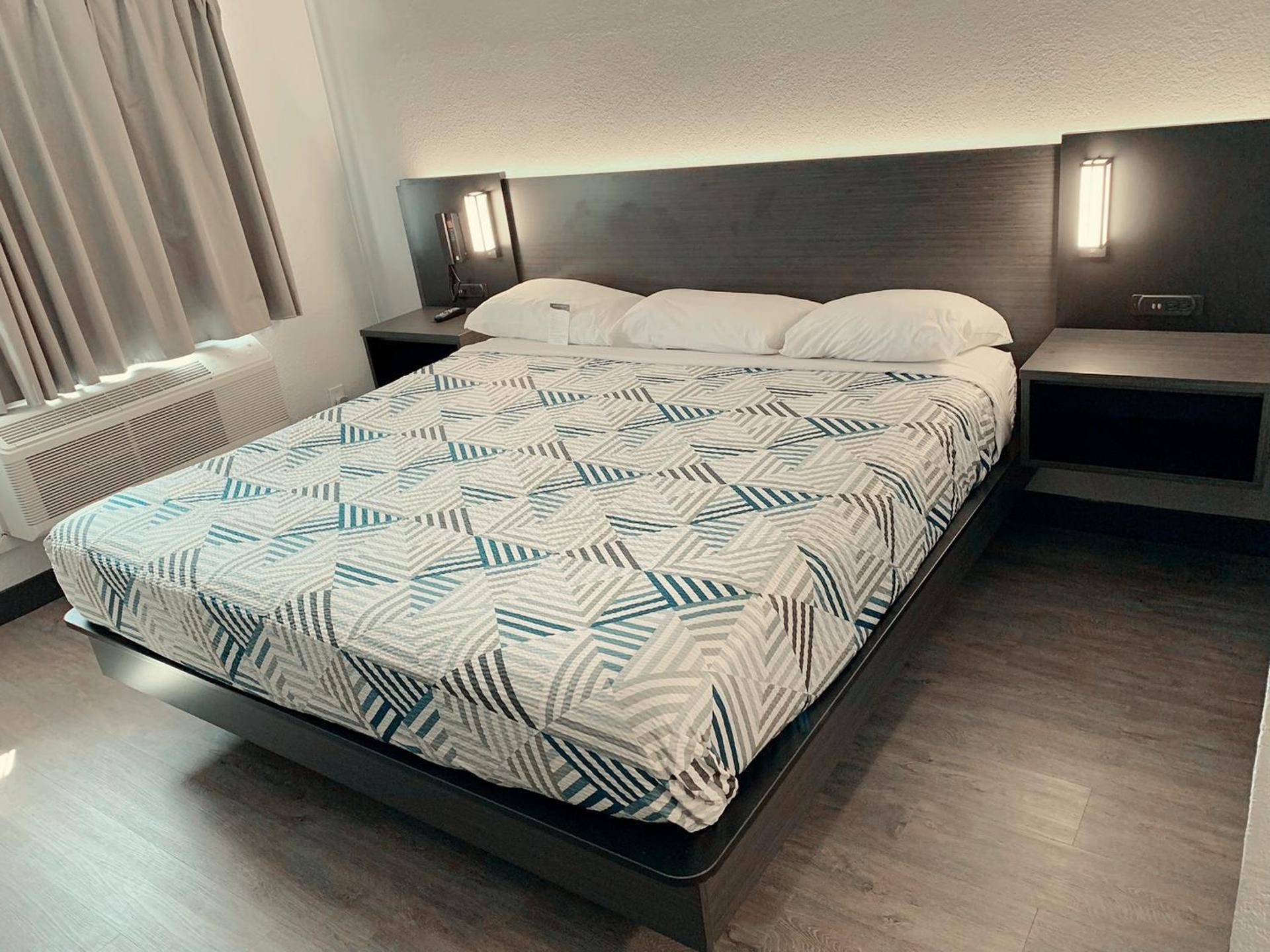 King Room - Disability Access - Non-Smoking