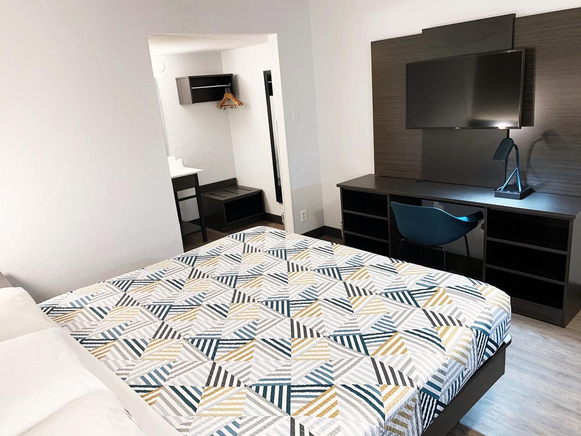 King Room - Disability Access - Non-Smoking